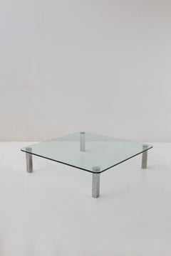 Italienischer Couchtisch aus Glas mit Metallfüßen