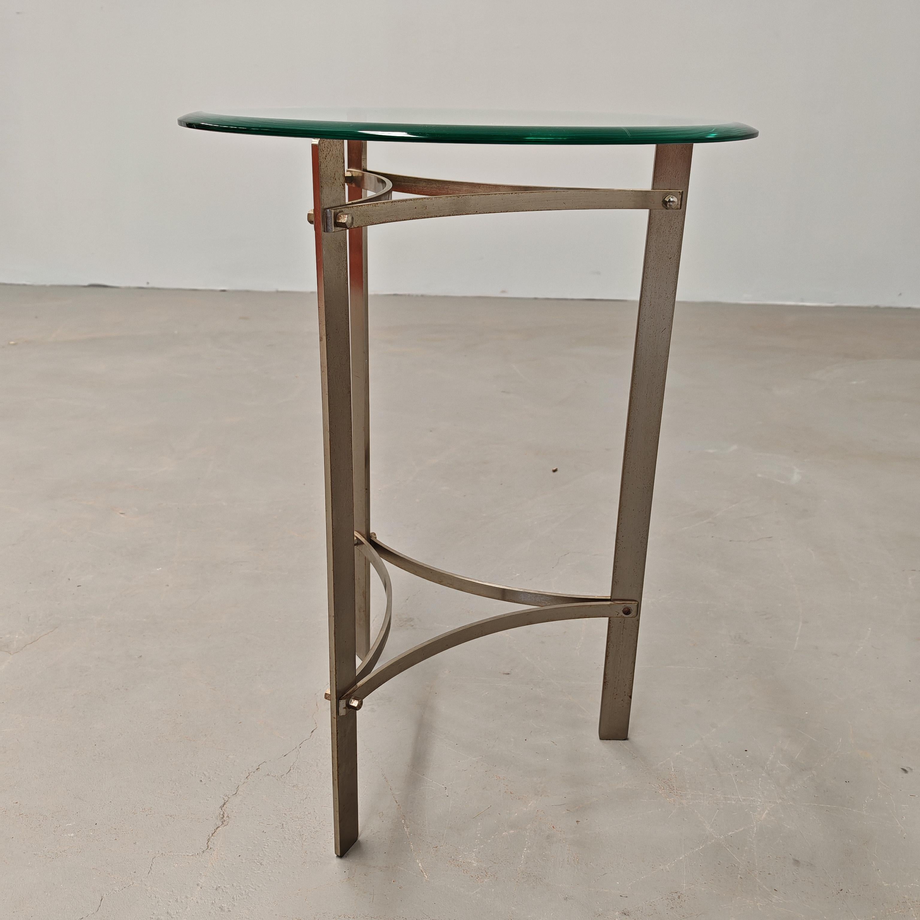 Acier table d'appoint en verre et acier design italien des années 1960 en vente