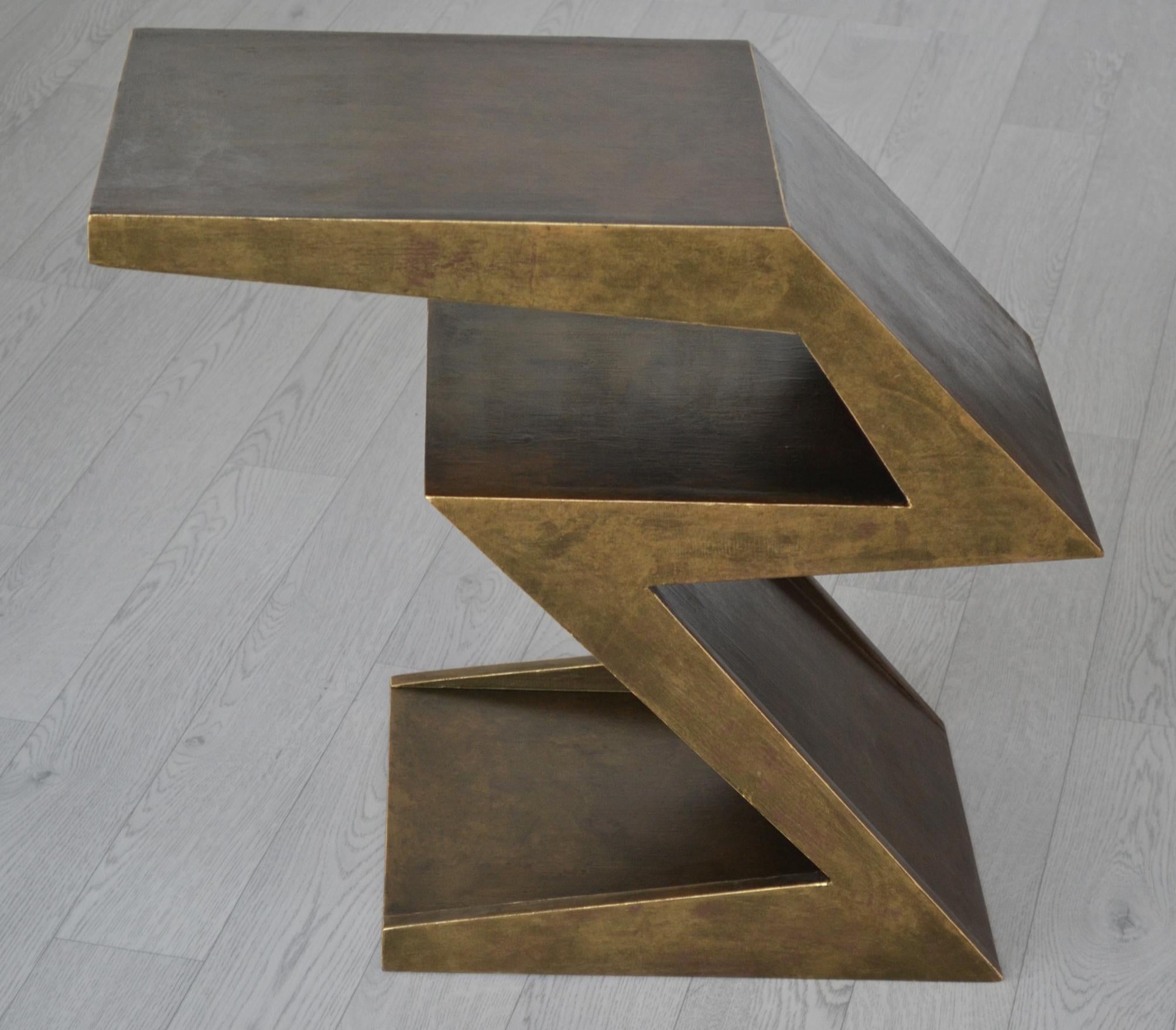Moderno Tavolino in Legno con finitura Metallica color Bronzo fatto a mano da Cupioli in vendita