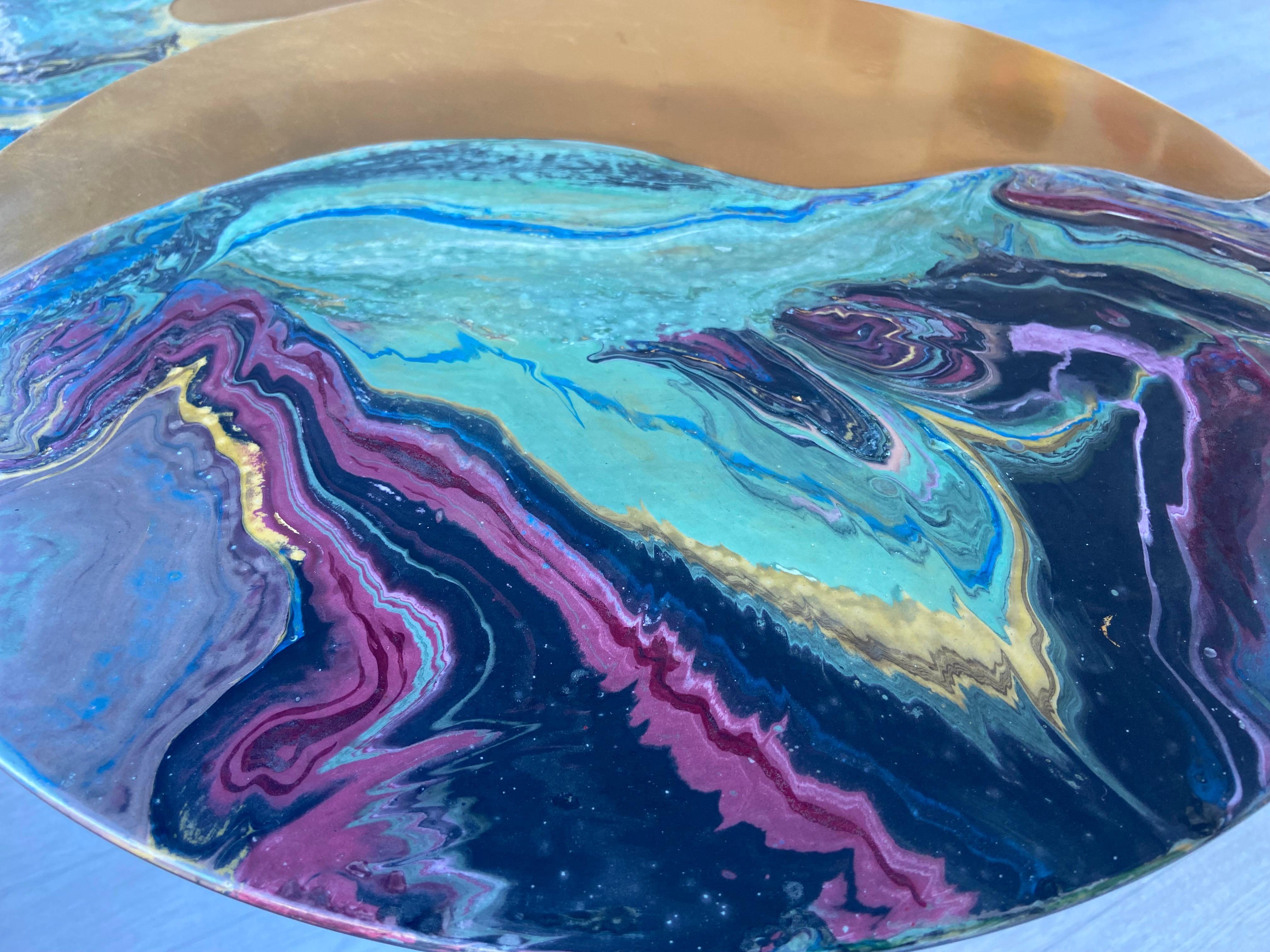 Italian Tavolino Lato Divano Rotondo Finitura Foglia Oro e Bronzo Fatto a Mano in Italia in vendita