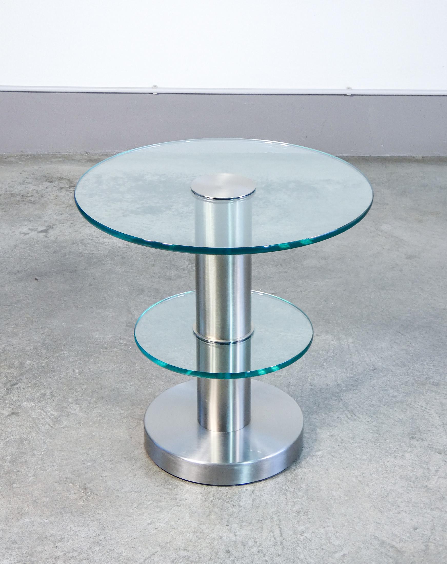 Side table mod. 1932
design by Giò PONTI
for FONTANA ARTE.

ORIGIN
Italy

DESIGNER
Gio PONTI
(1891-1979) was an influential Italian architect and designer, among the best known on the Italian and world stage. He graduated in architecture from the