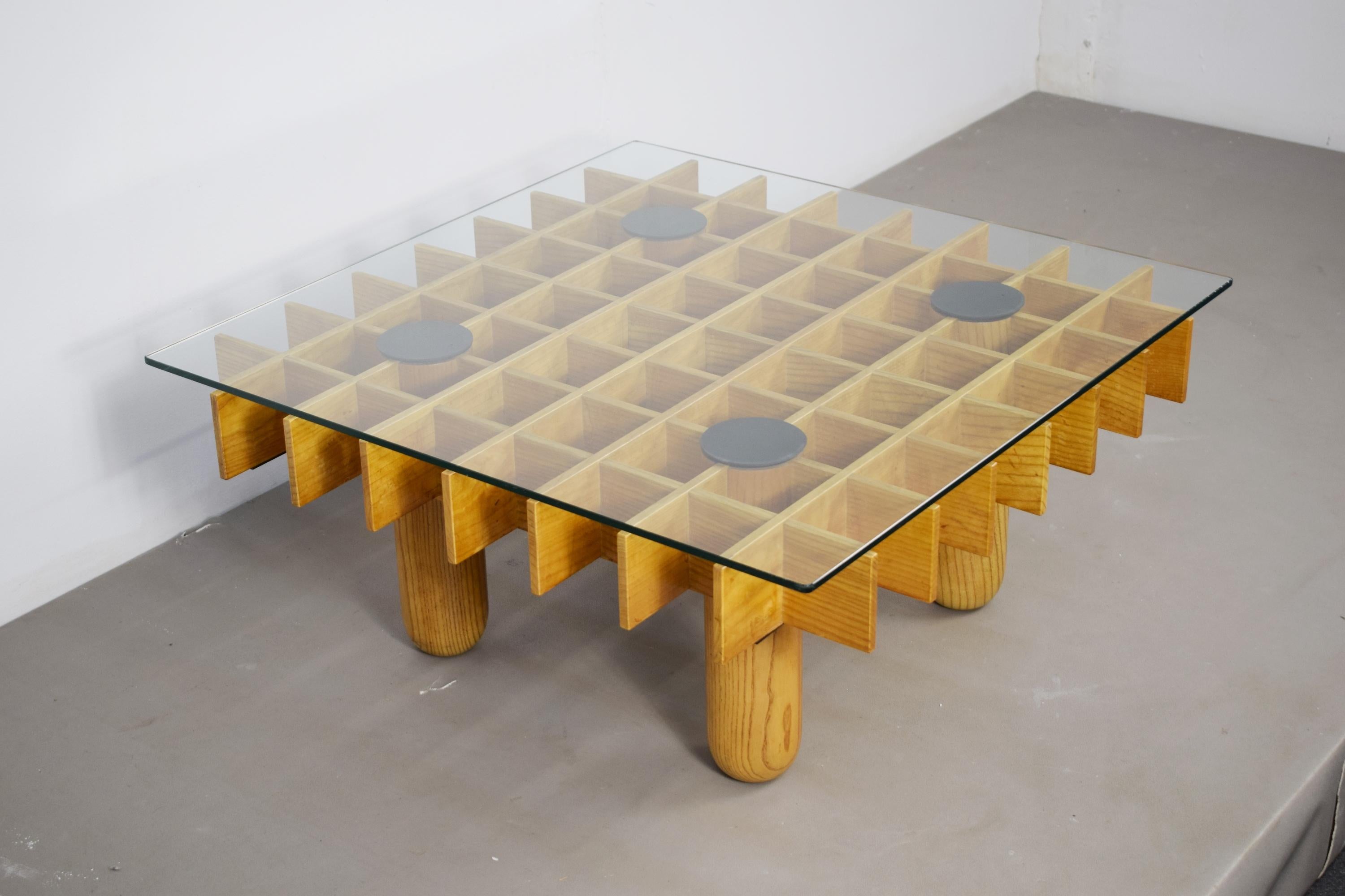 Kyoto model coffee table by Gianfranco Frattini, Italy, circa 1970s. In Good Condition In Palermo, PA