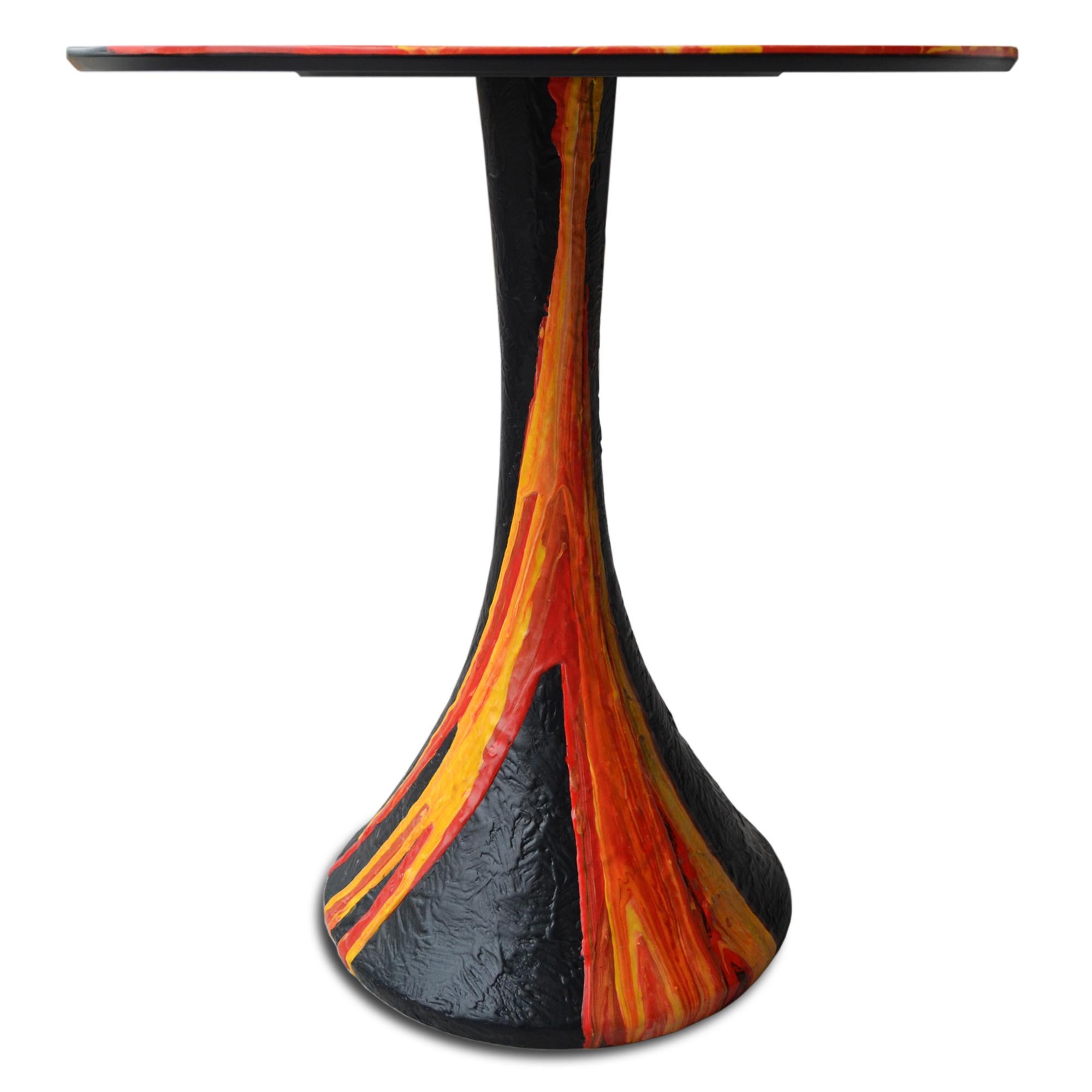 Moderne Table d'appoint moderne ronde fabriquée à la main en Italie Décoration en lave rouge en vente
