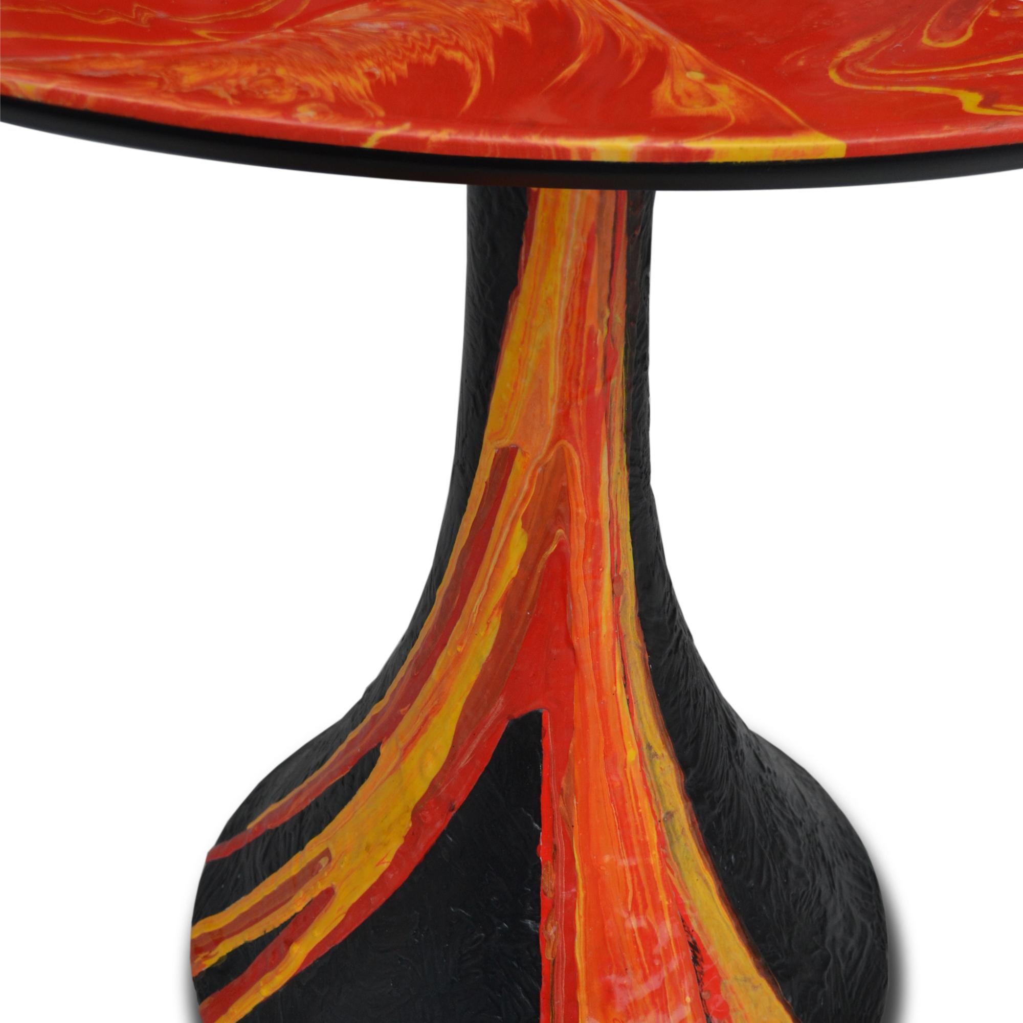 Fait main Table d'appoint moderne ronde fabriquée à la main en Italie Décoration en lave rouge en vente