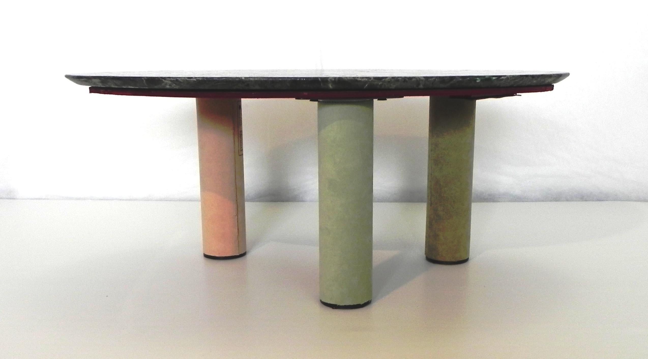 Modern Tavolino ovale con piano in marmo Verde Alpi e gambe in alcantara, anni '200 For Sale