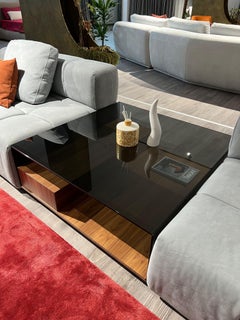 Tavolino Peter, cassa in legno noce americano,  top vetro fumè, base metallo