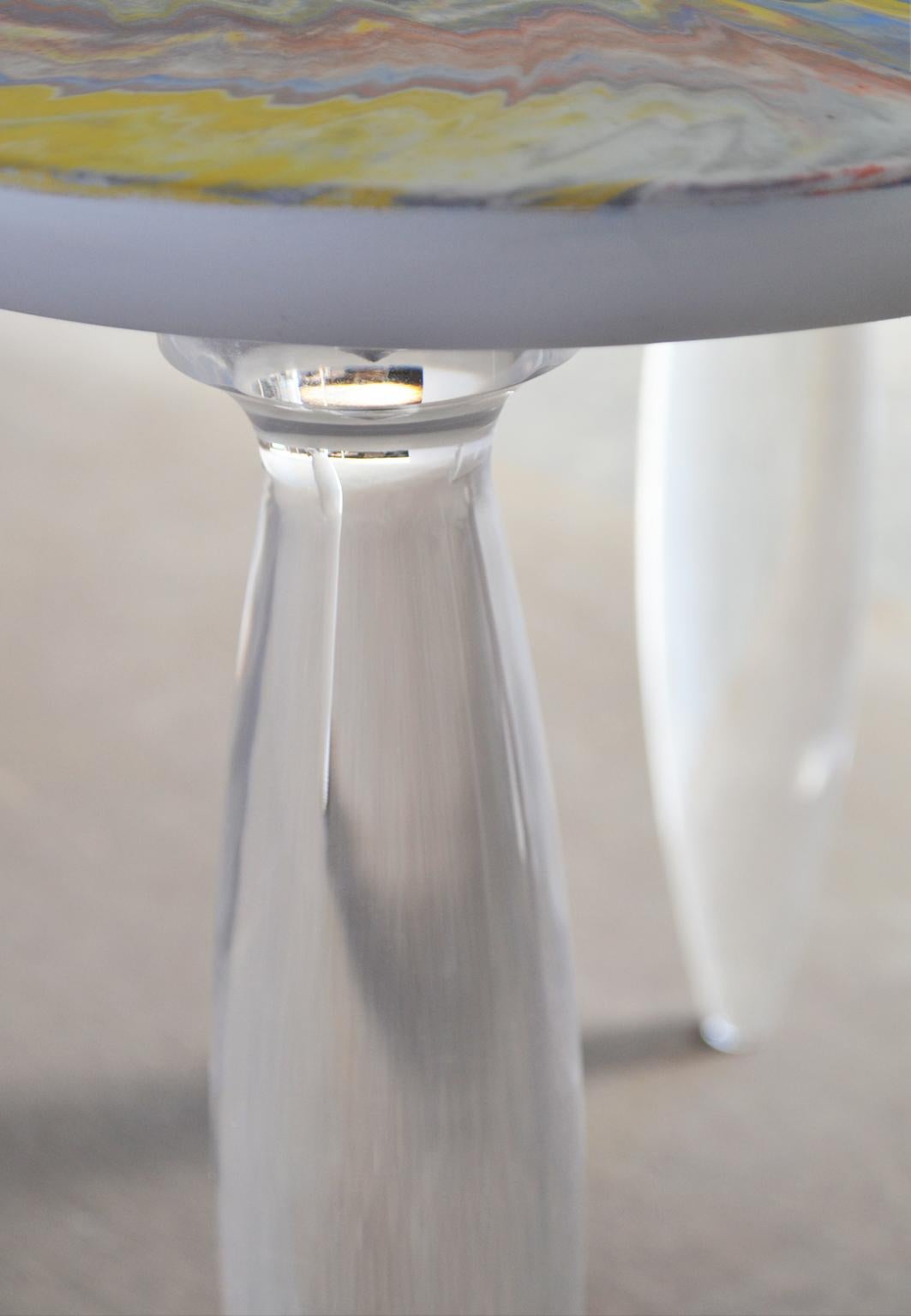 Moderne Tavolino nuvola scagliola e basi plexiglas  fatto a mano Italia disponible en vente