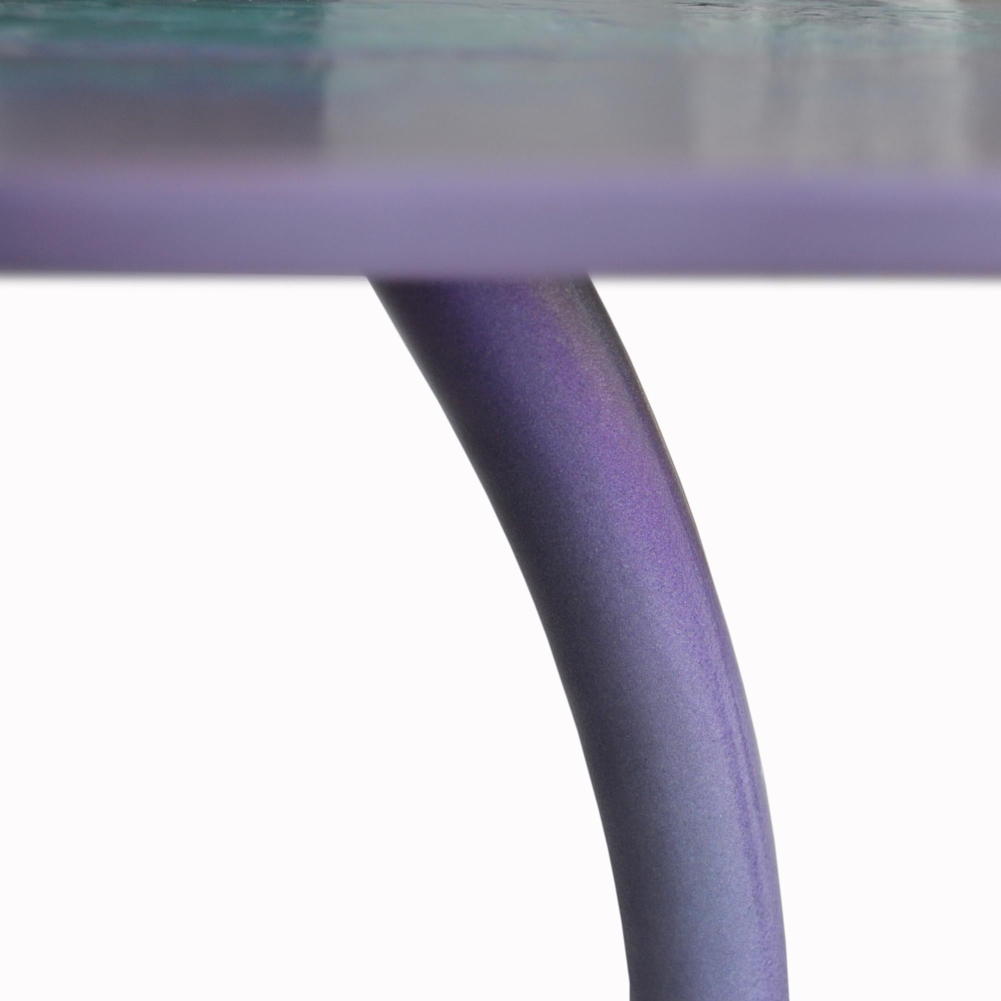 Fatto a mano Tavolino Ninfea Viola Base Ferro Viola Cangiante Fatto a Mano da Cupioli Italy in vendita