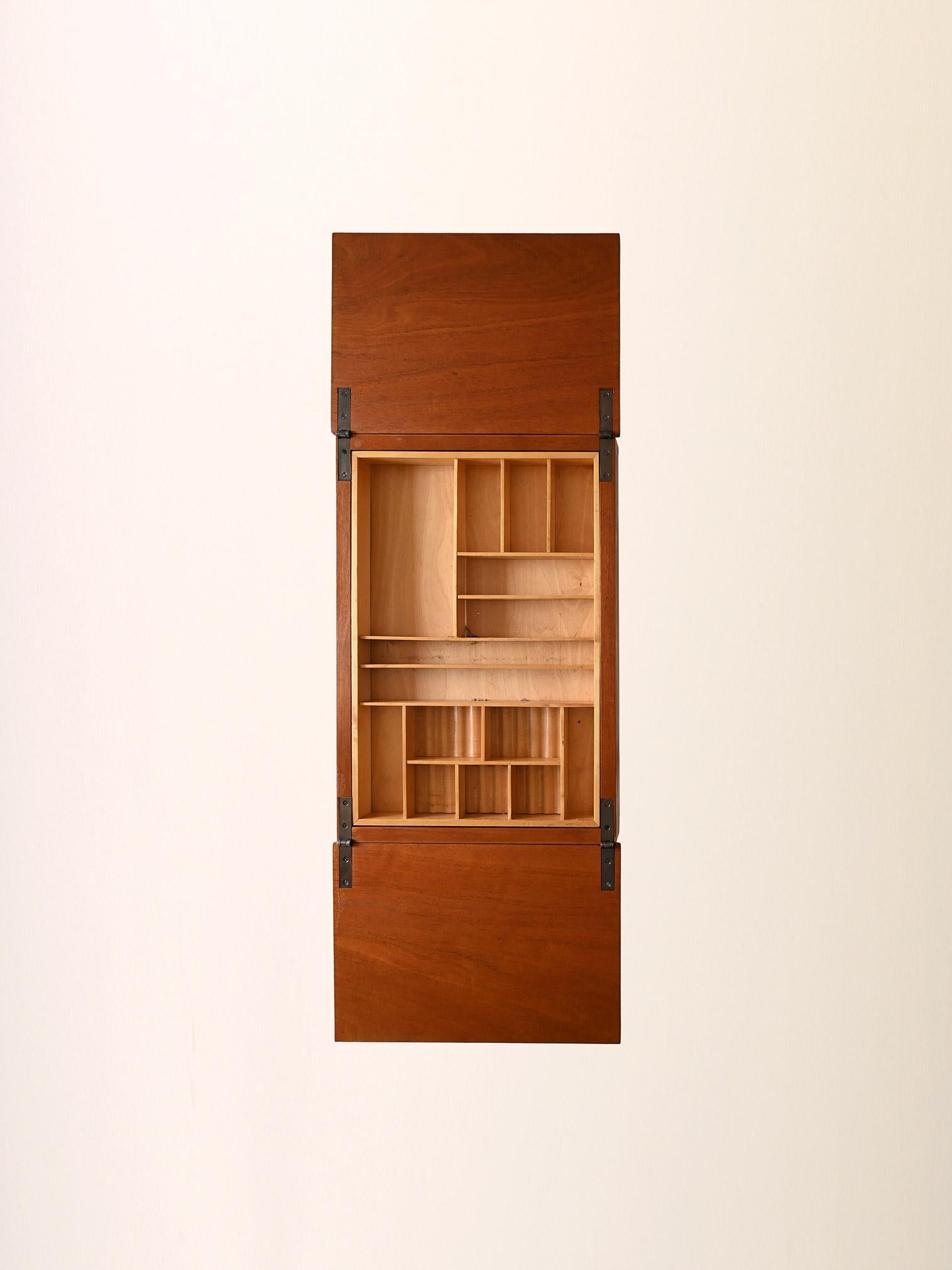 Tavolino portalana scandinavo vintage con rotelle e cestello in vendita 2