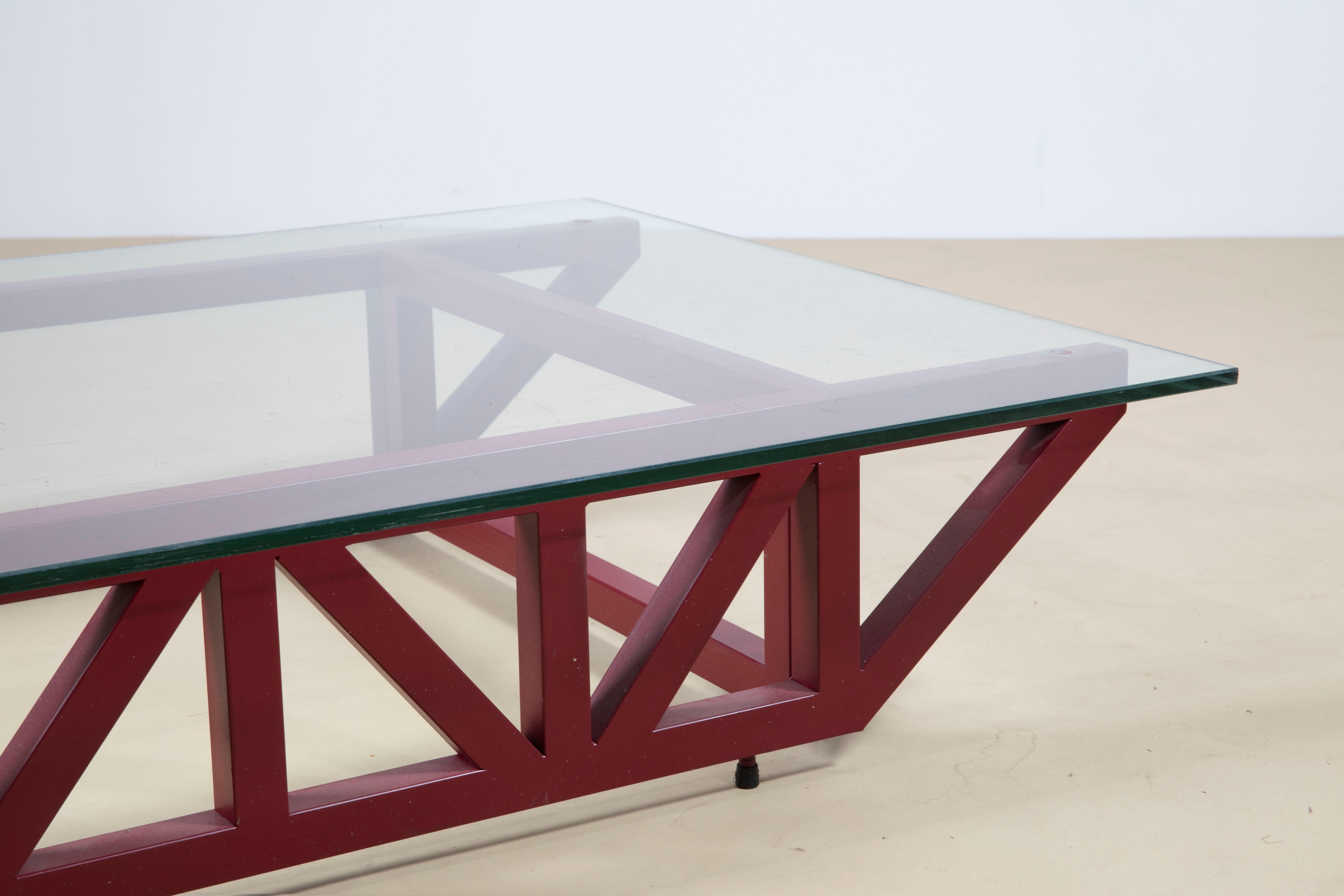 Tavolino postmoderno, manifattura italiana, base reticolata e piano in cristallo im Zustand „Gut“ im Angebot in Firenze, IT