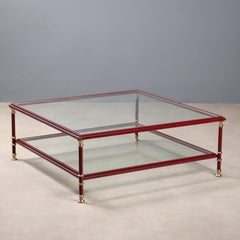 Table basse carrée du milieu des années 80, à double plateau, en métal émaillé et verre.