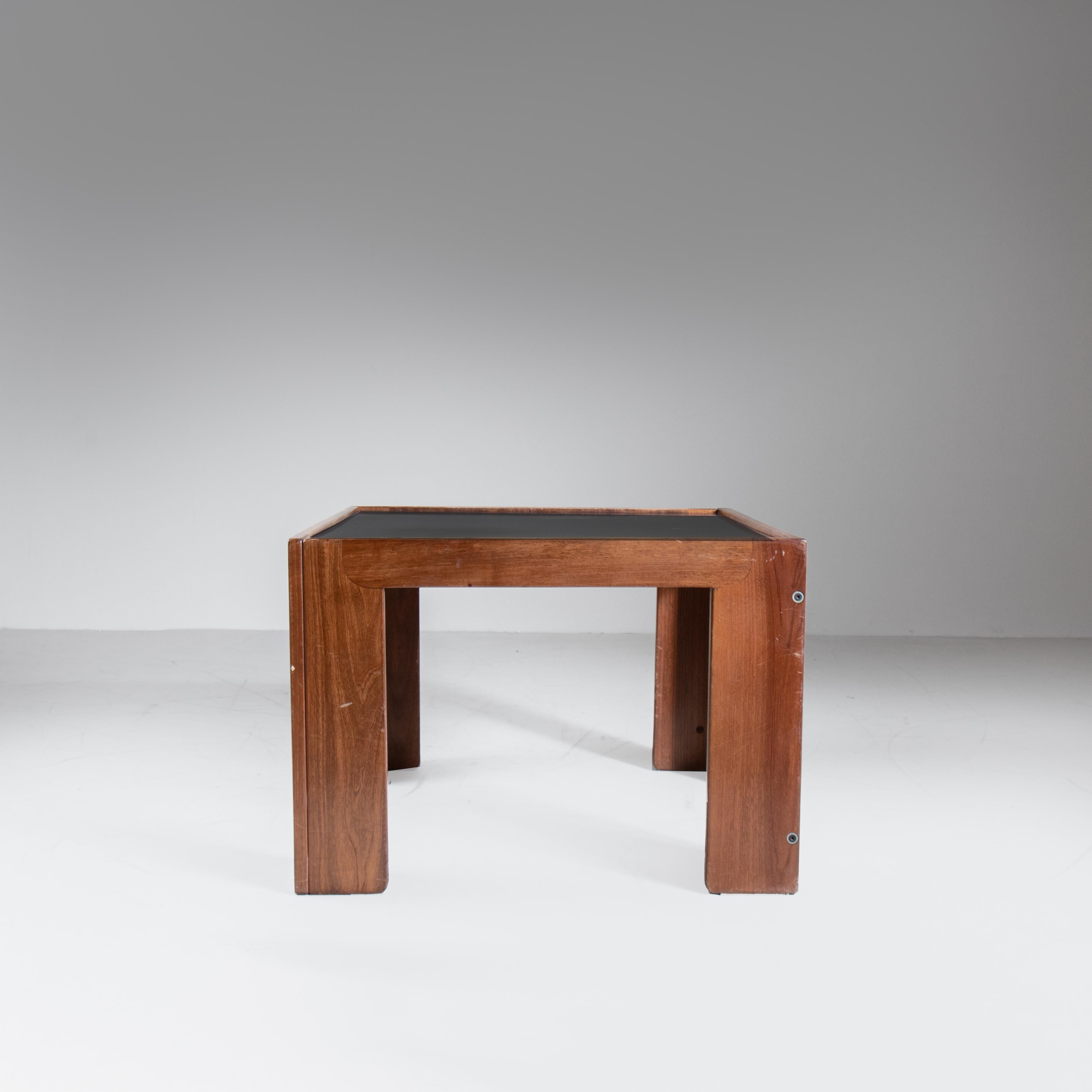 Square coffee table mod. 771, Afra and Tobia Scarpa, Cassina, Italy, 1969, made of solid wood and veneer, with a refined two-tone top in black and white that emphasizes the geometric rigor of the design. The essentiality of forms and attention to