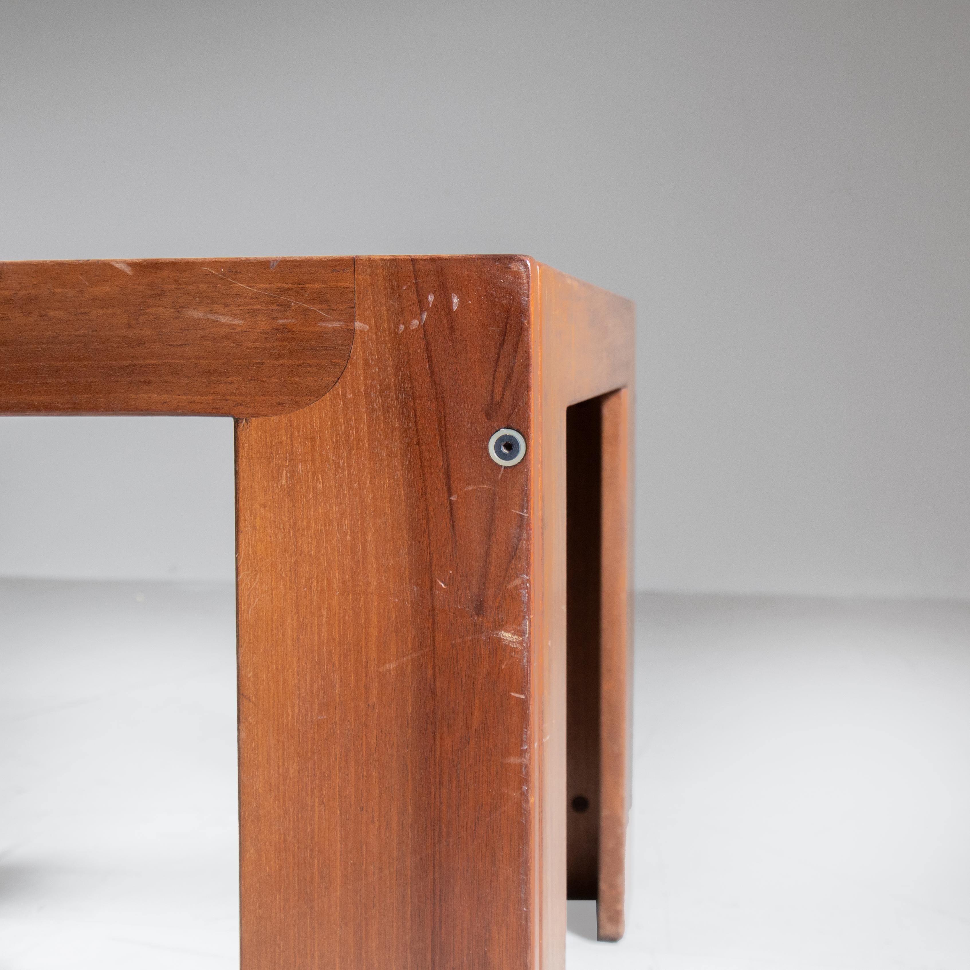 Square coffee table mod. 771, Afra and Tobia Scarpa, Cassina In Good Condition For Sale In Milano, Lombardia