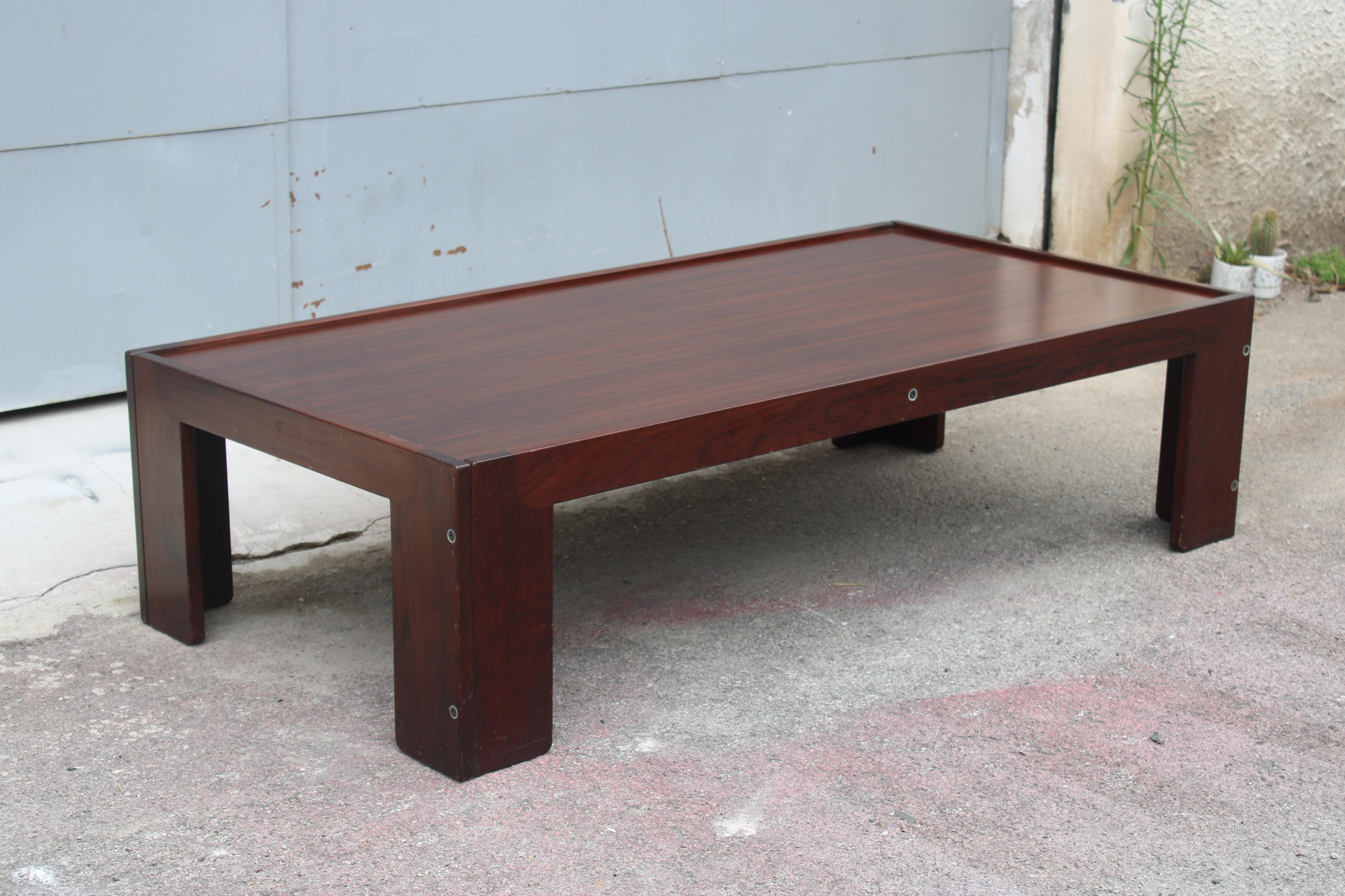 Tavolino Basso rettangolare in Legno produzione Cassina disegnato da Afra & Tobia Scarpa.