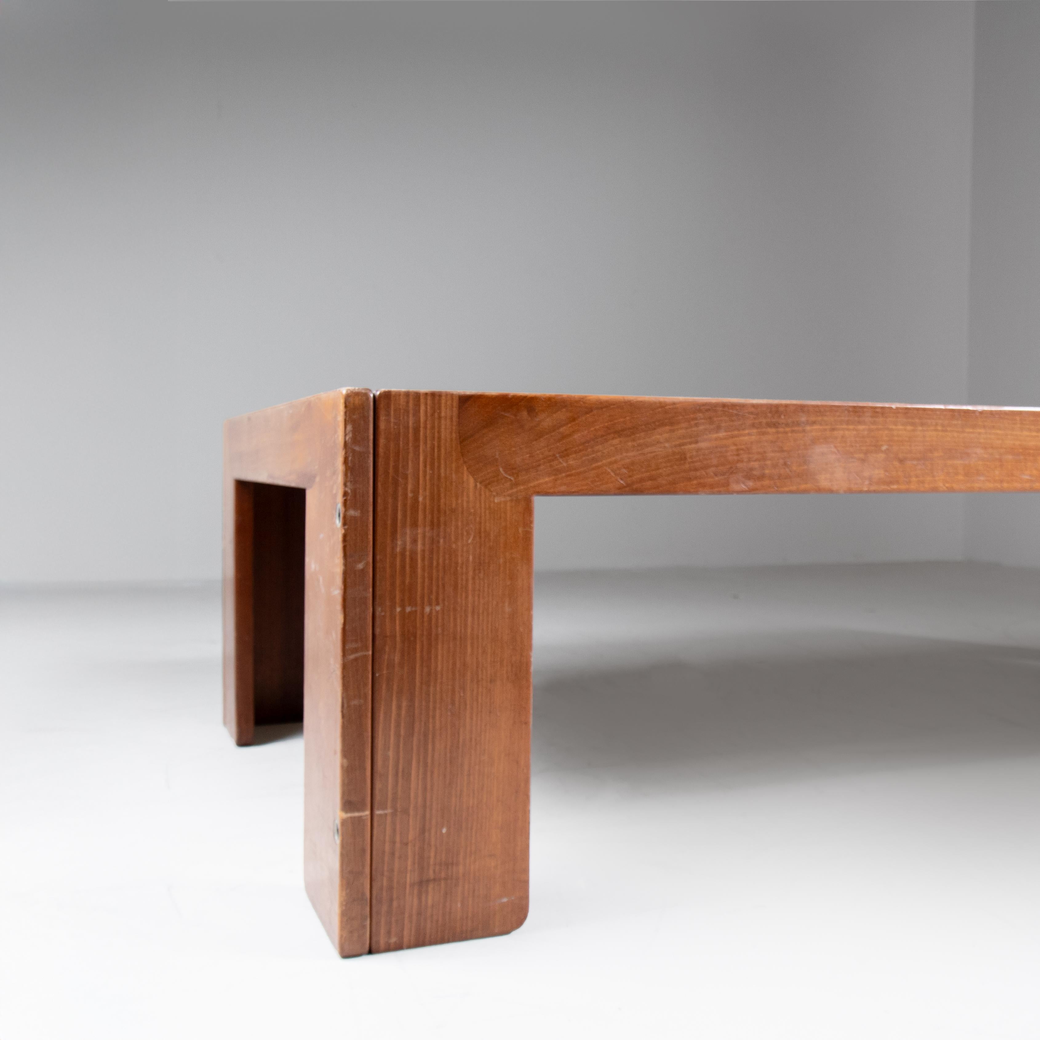 Rectangular coffee table mod. 771, Afra and Tobia Scarpa, Cassina In Good Condition For Sale In Milano, Lombardia