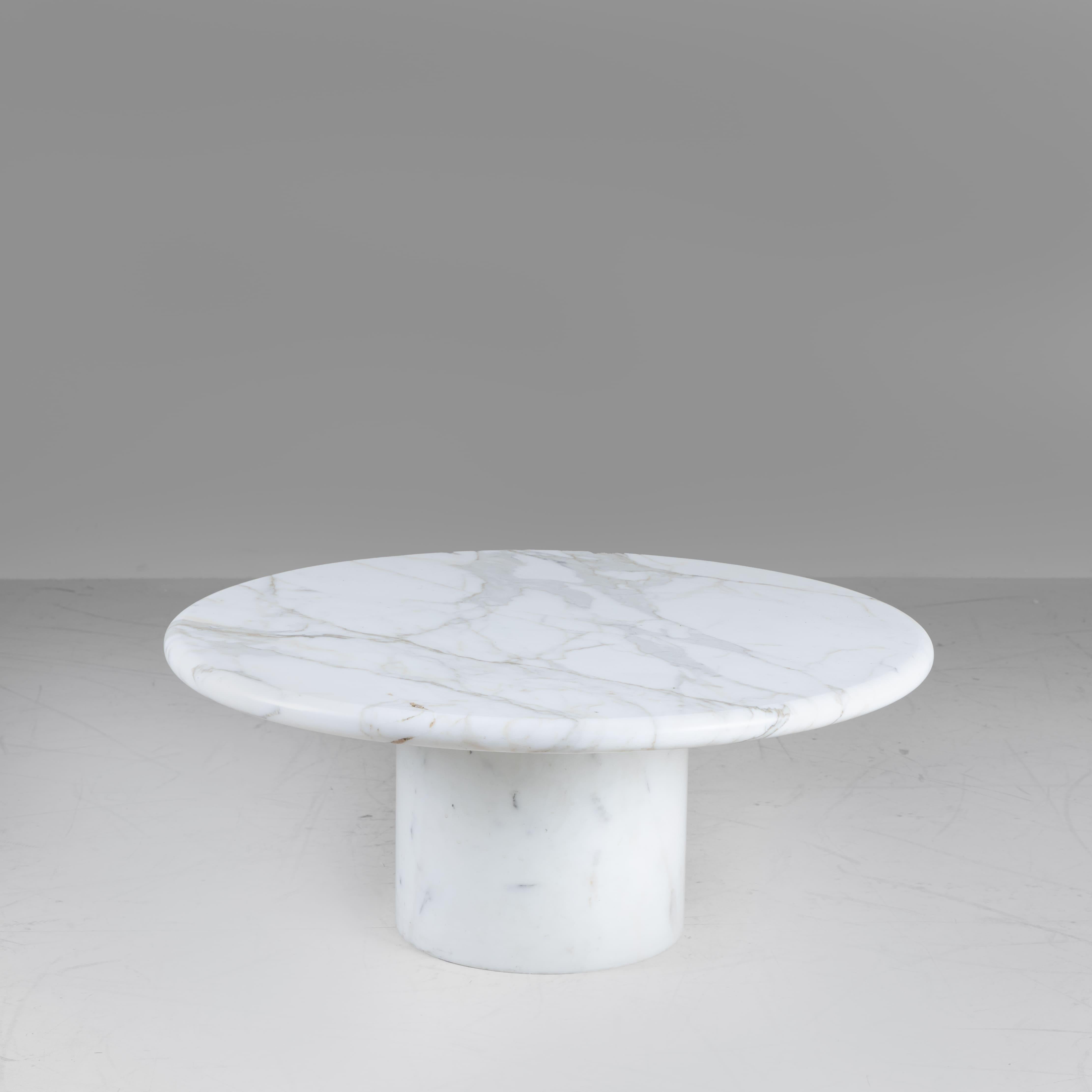Tavolino rotondo, marmo di carrara, 1960 