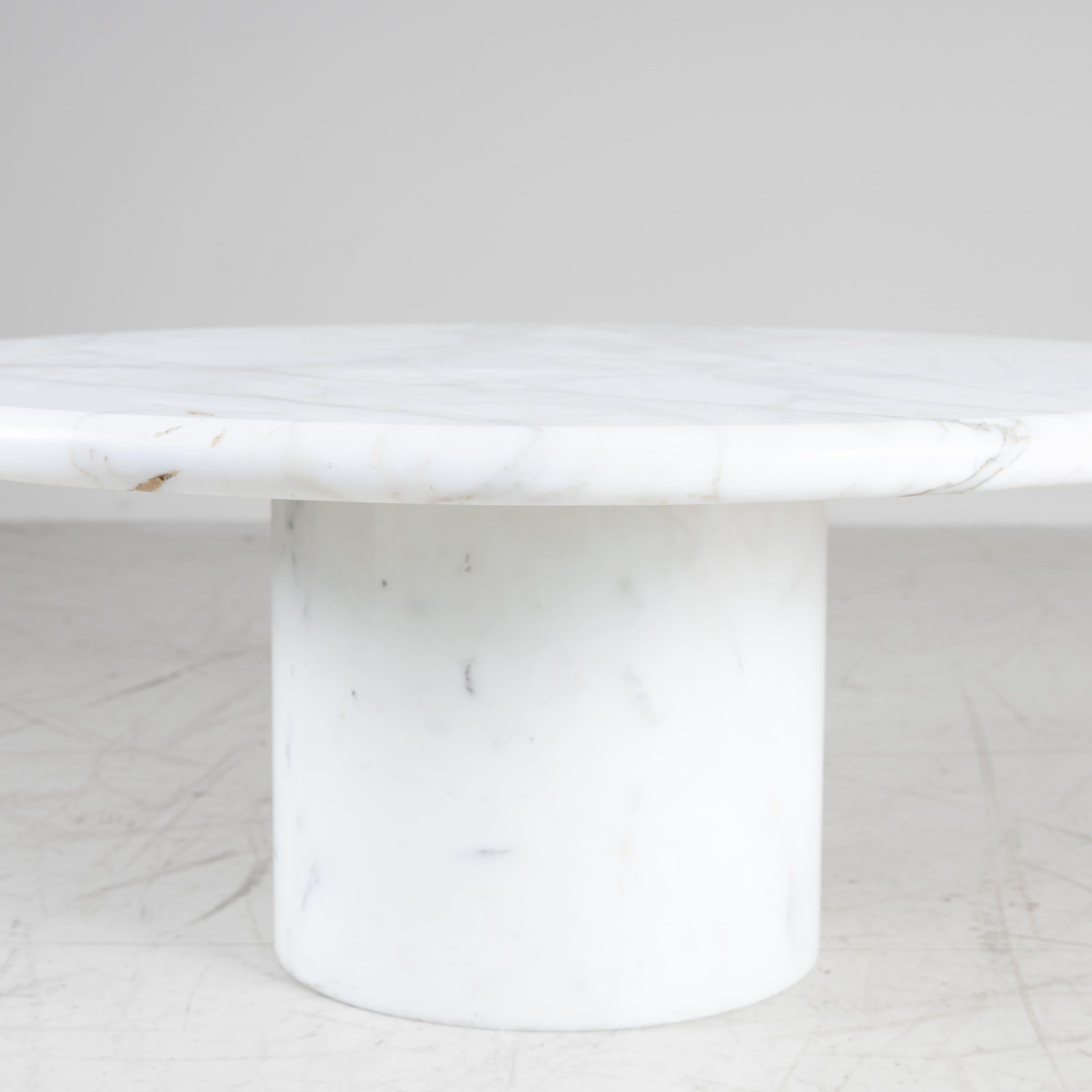 Tavolino rotondo, marmo di carrara, 1960 In condizioni buone in vendita a Milano, Lombardia