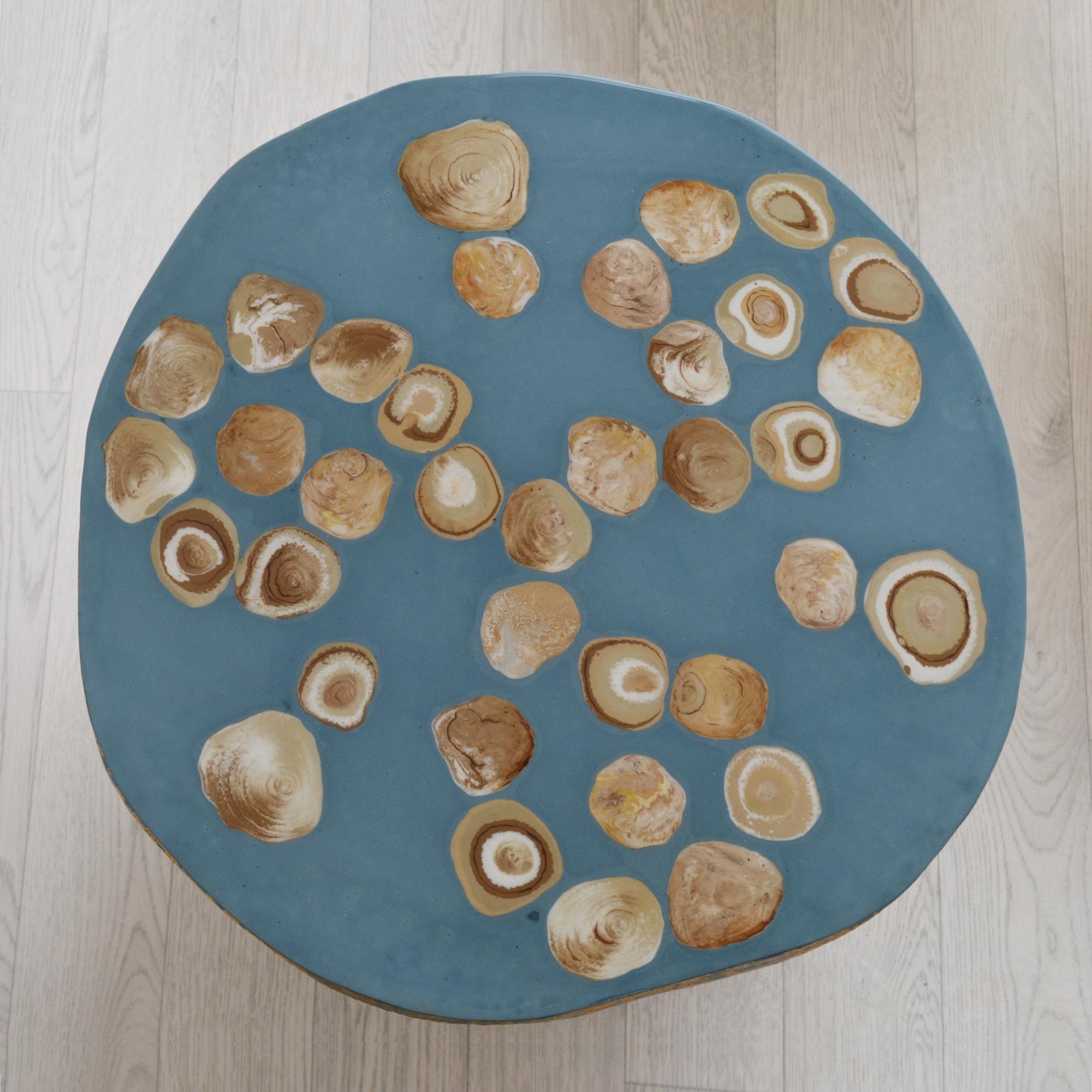 Moderno Tavolino Azzurro e Oro Decorato con Intarsi Fatti a Mano in Italia da Cupioli in vendita