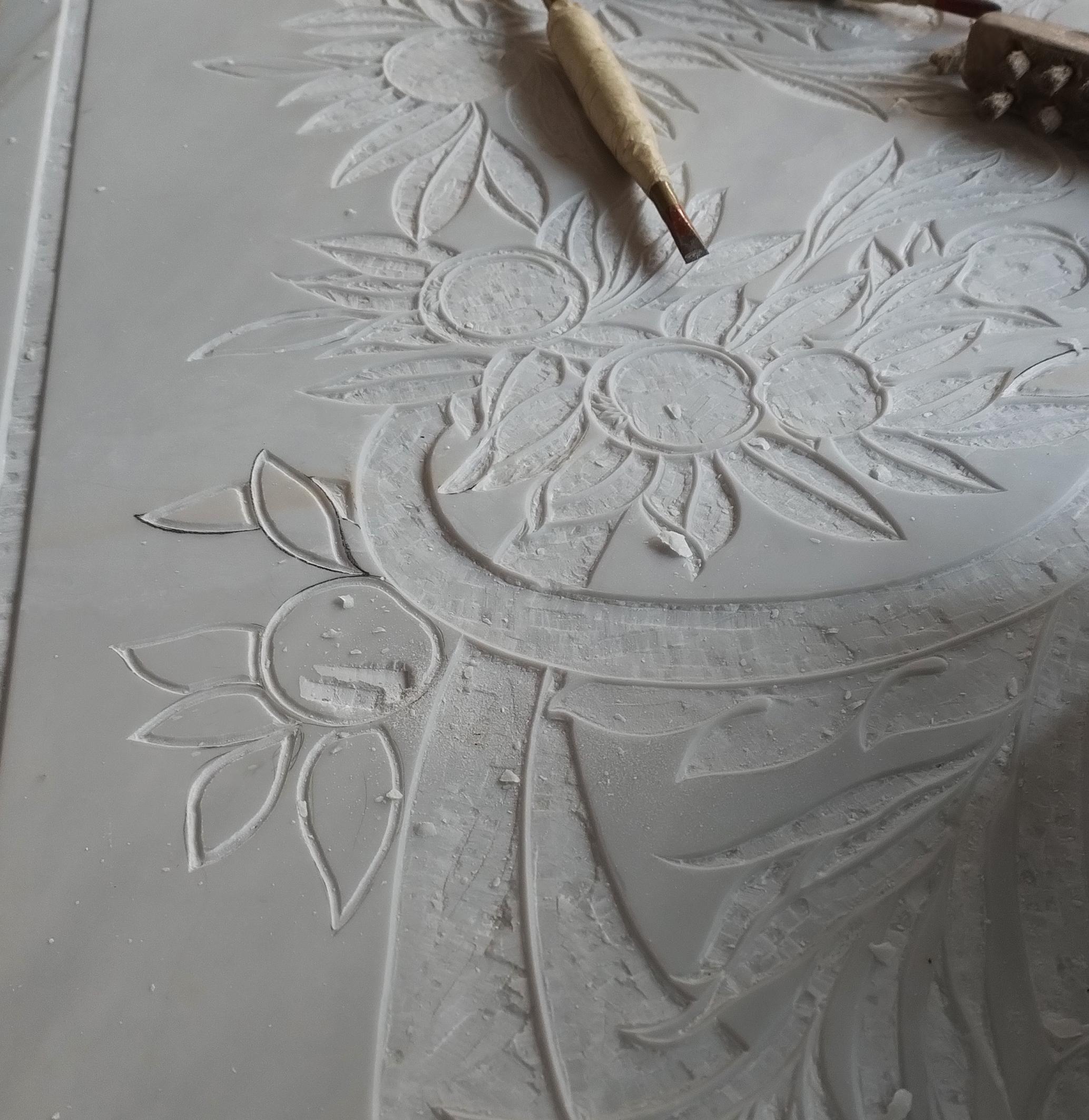 Couchtisch Wohnzimmer Weißer Marmor Inlay Scagliola Handgemacht in Italien von Cupioli (Zeitgenössisch) im Angebot