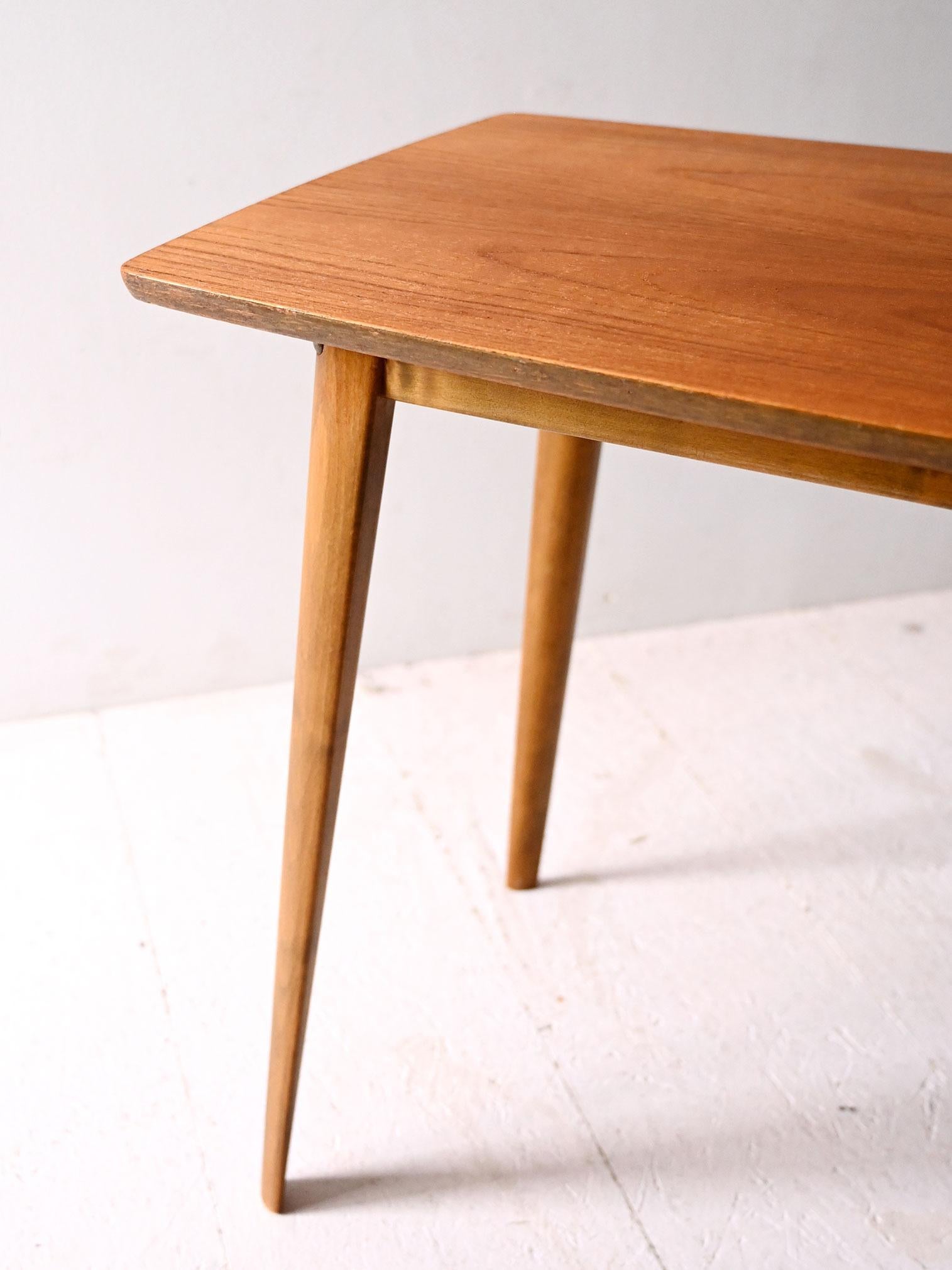 Mesa de centro escandinava de teca y haya de los años 60 en Bueno estado para la venta en Brescia, IT