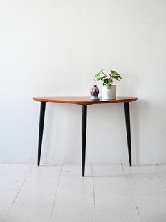 Scandinavian coffee table with black legs