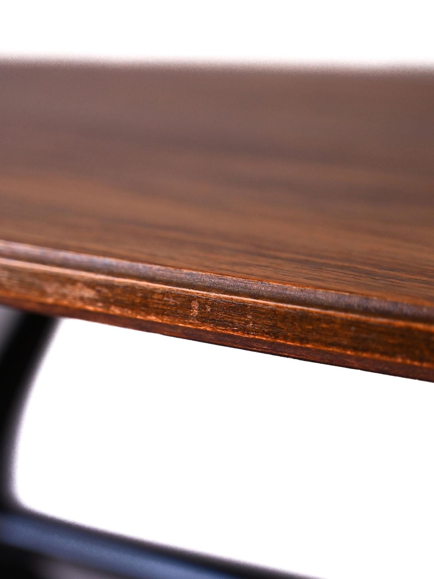 Table basse scandinave avec pieds noirs en vente 1