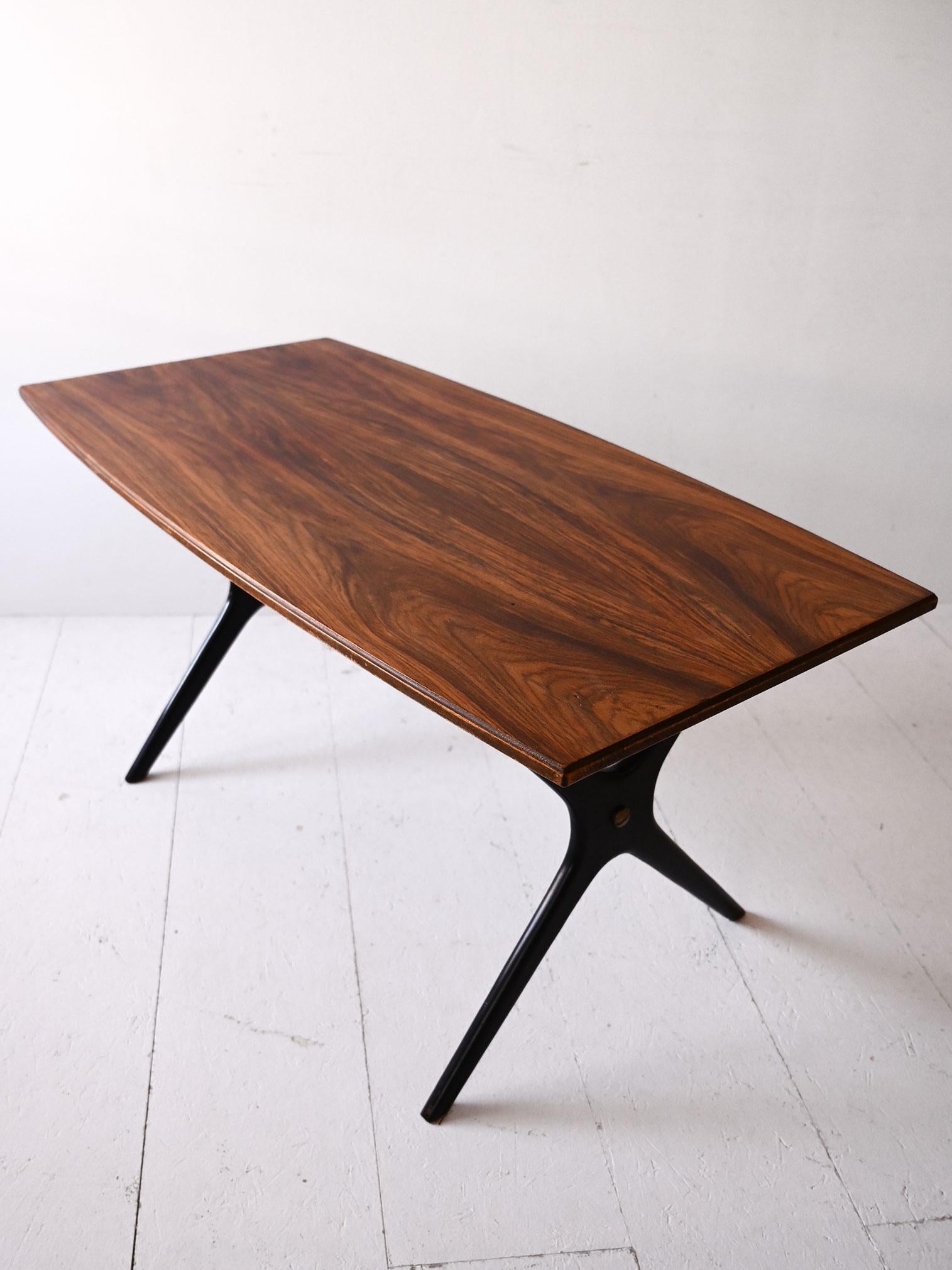 Table basse scandinave avec pieds noirs en vente 2