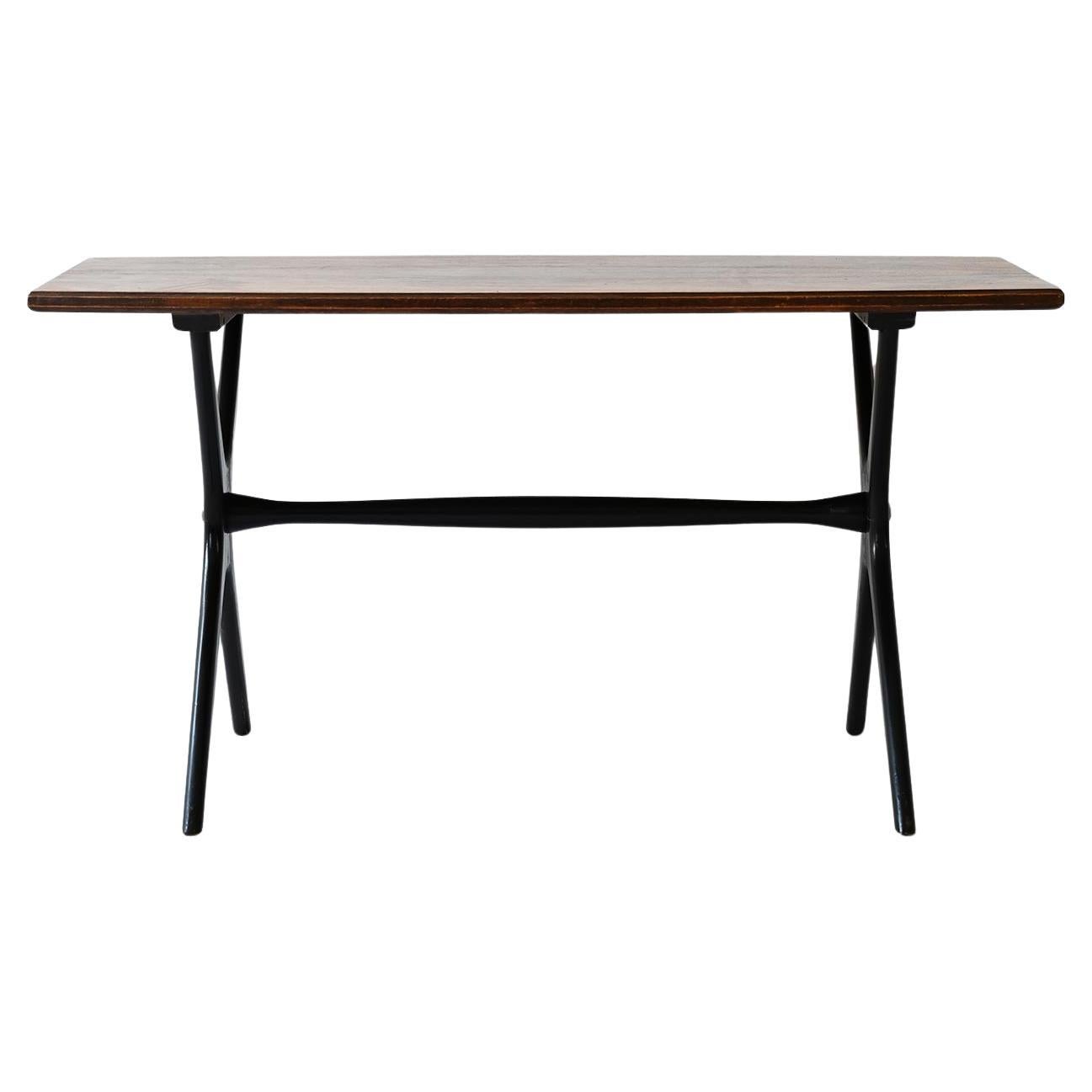 Scandinavian coffee table with black legs