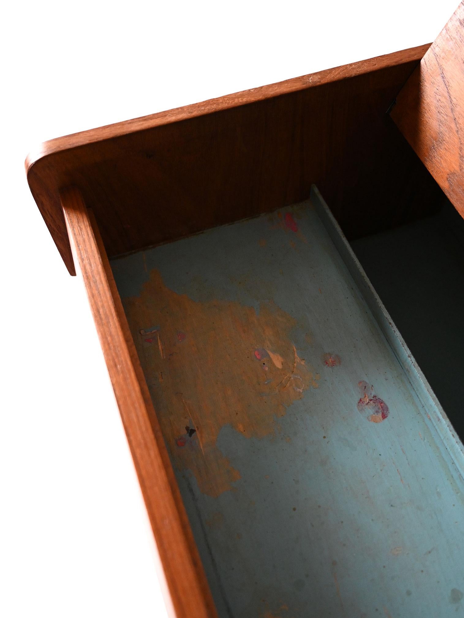 Scandinavian coffee table with flip top For Sale 5