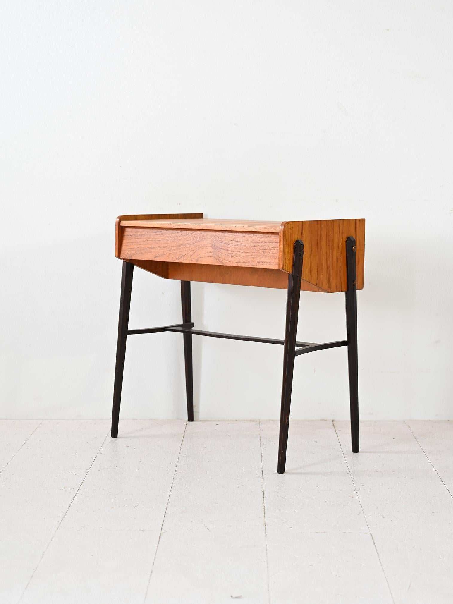 Mid-20th Century Scandinavian coffee table with flip top For Sale