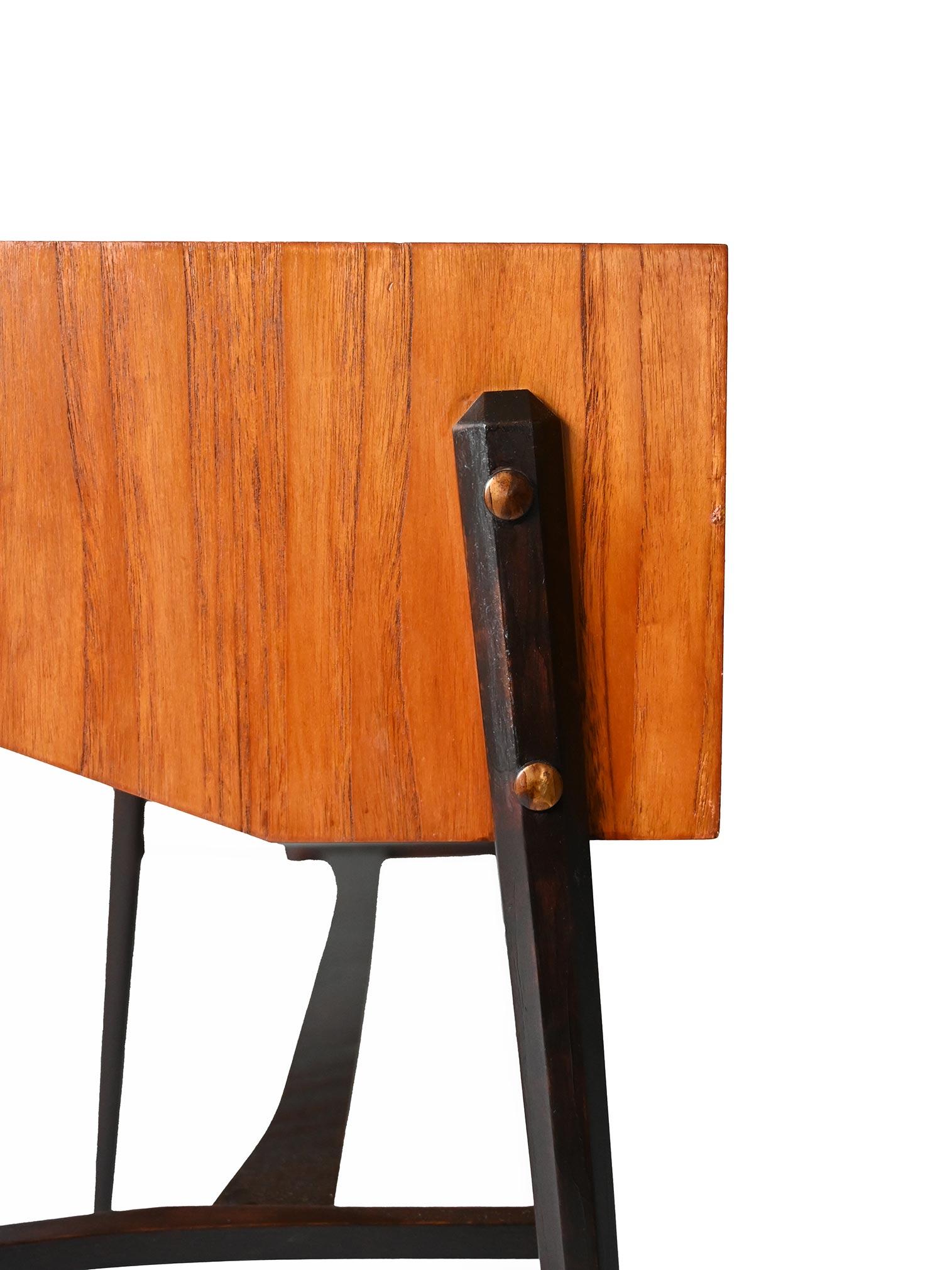 Scandinavian coffee table with flip top For Sale 2