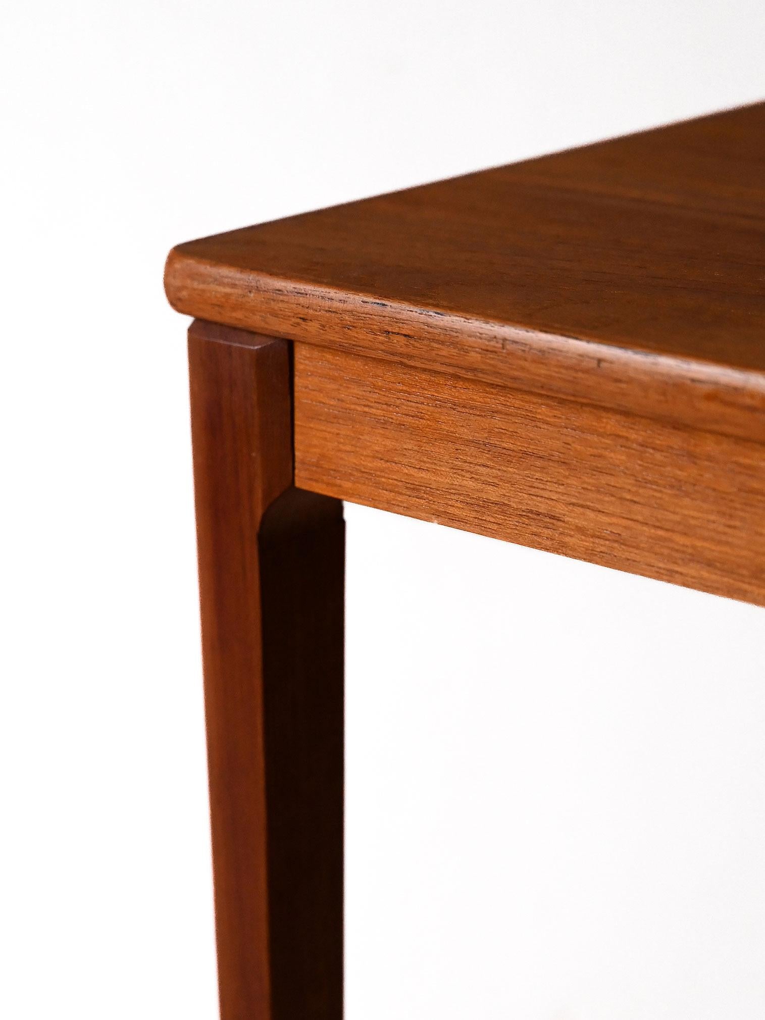 Scandinavian teak coffee table Alberts for Tibro 1950s In Good Condition For Sale In Brescia, IT