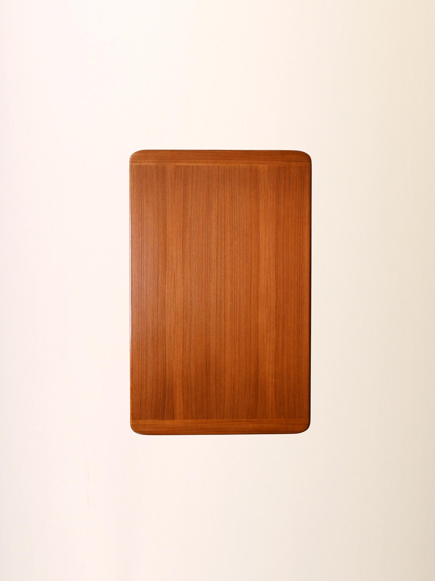 Mid-20th Century Table basse scandinave en teck avec pieds tournés en vente
