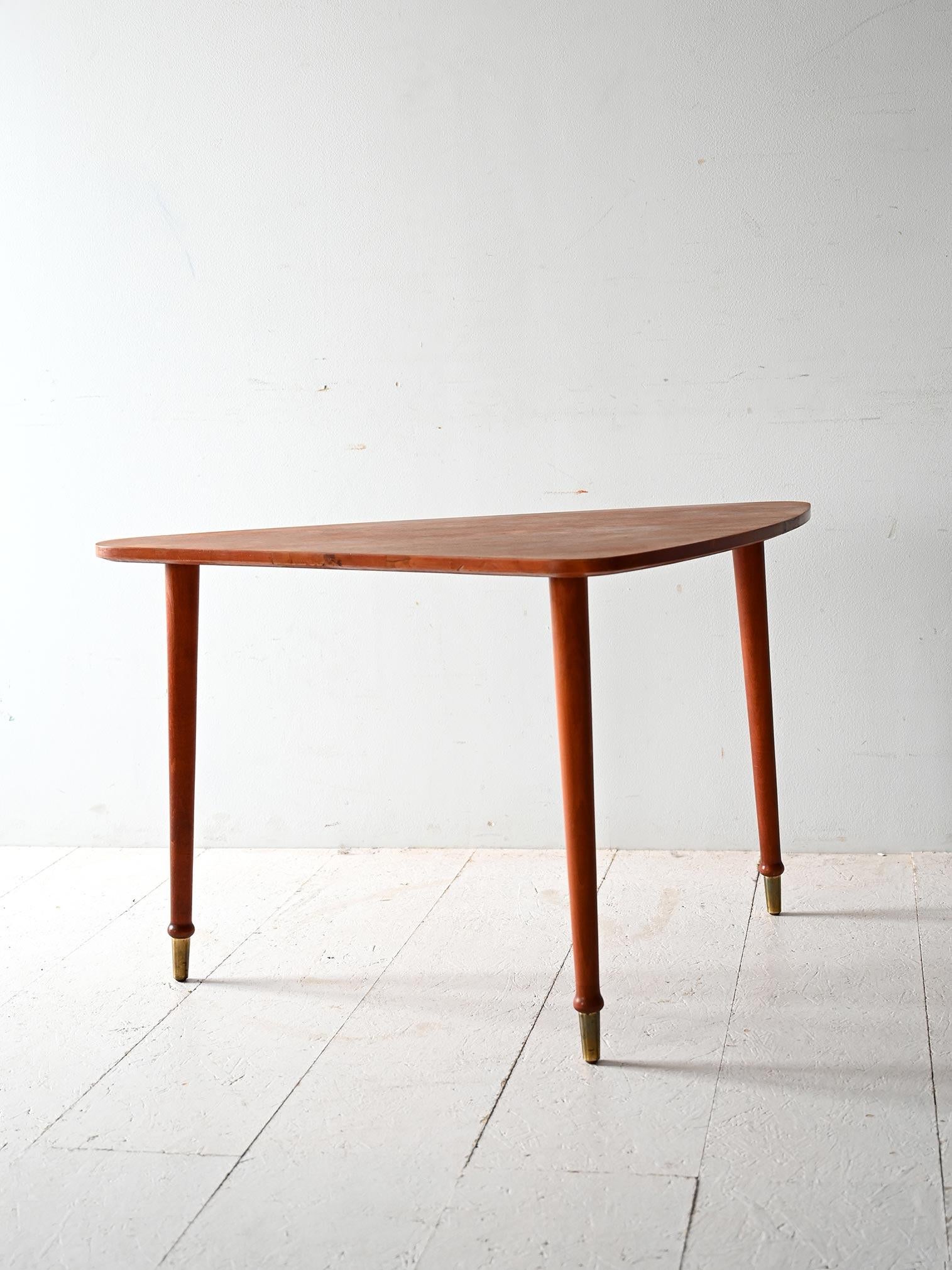 Scandinavian Modern Scandinavian triangular 1950s mahogany coffee table For Sale