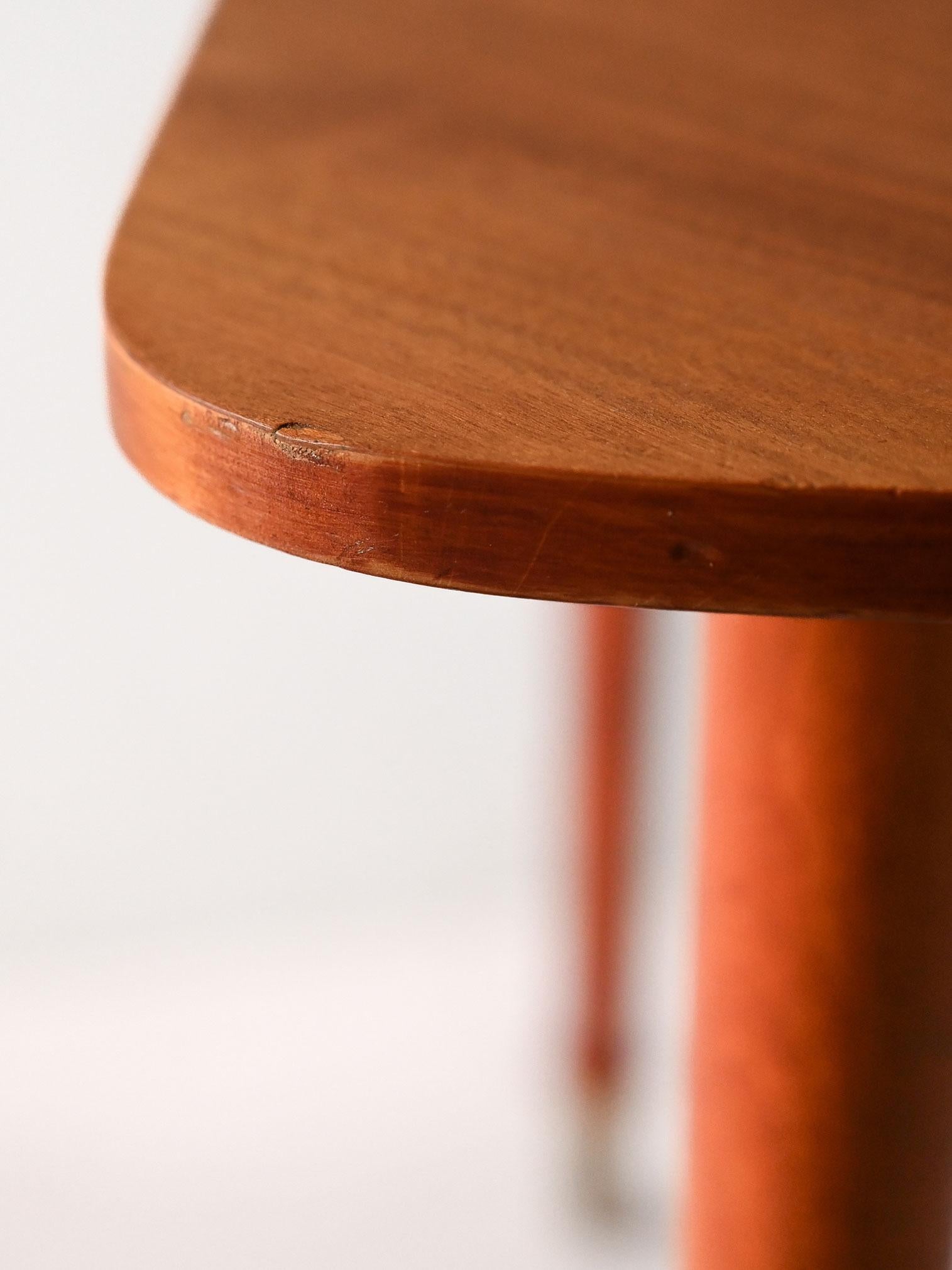 Scandinavian triangular 1950s mahogany coffee table For Sale 3