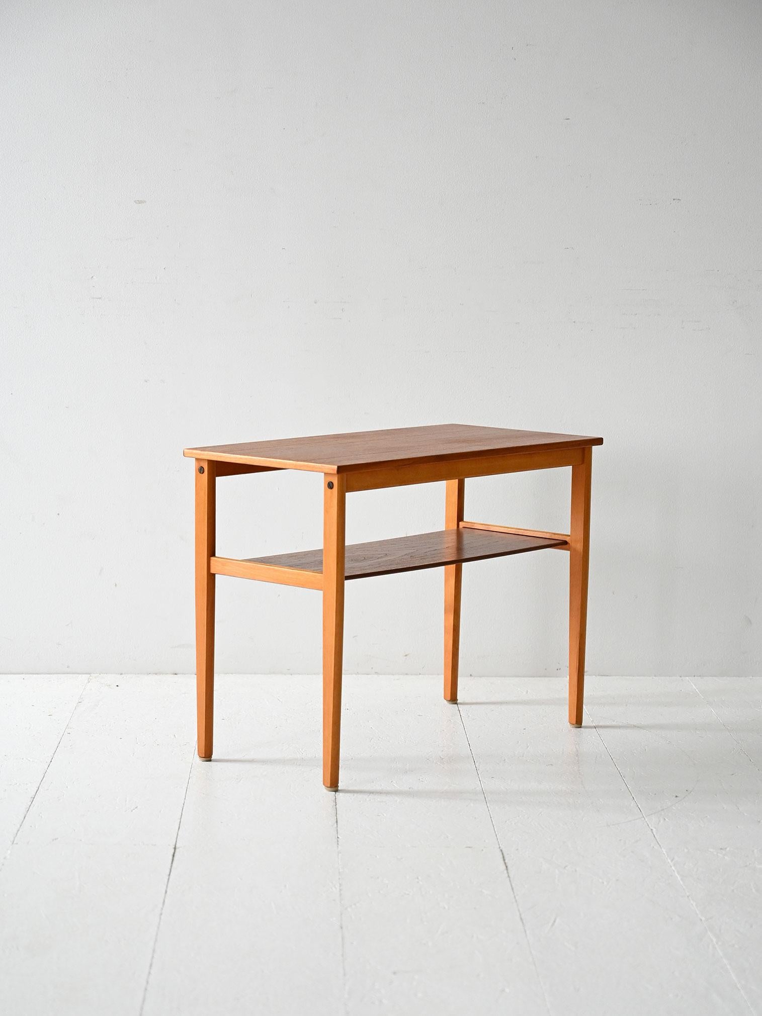 Scandinave moderne Table basse vintage scandinave des années 1950 en hêtre et teck en vente