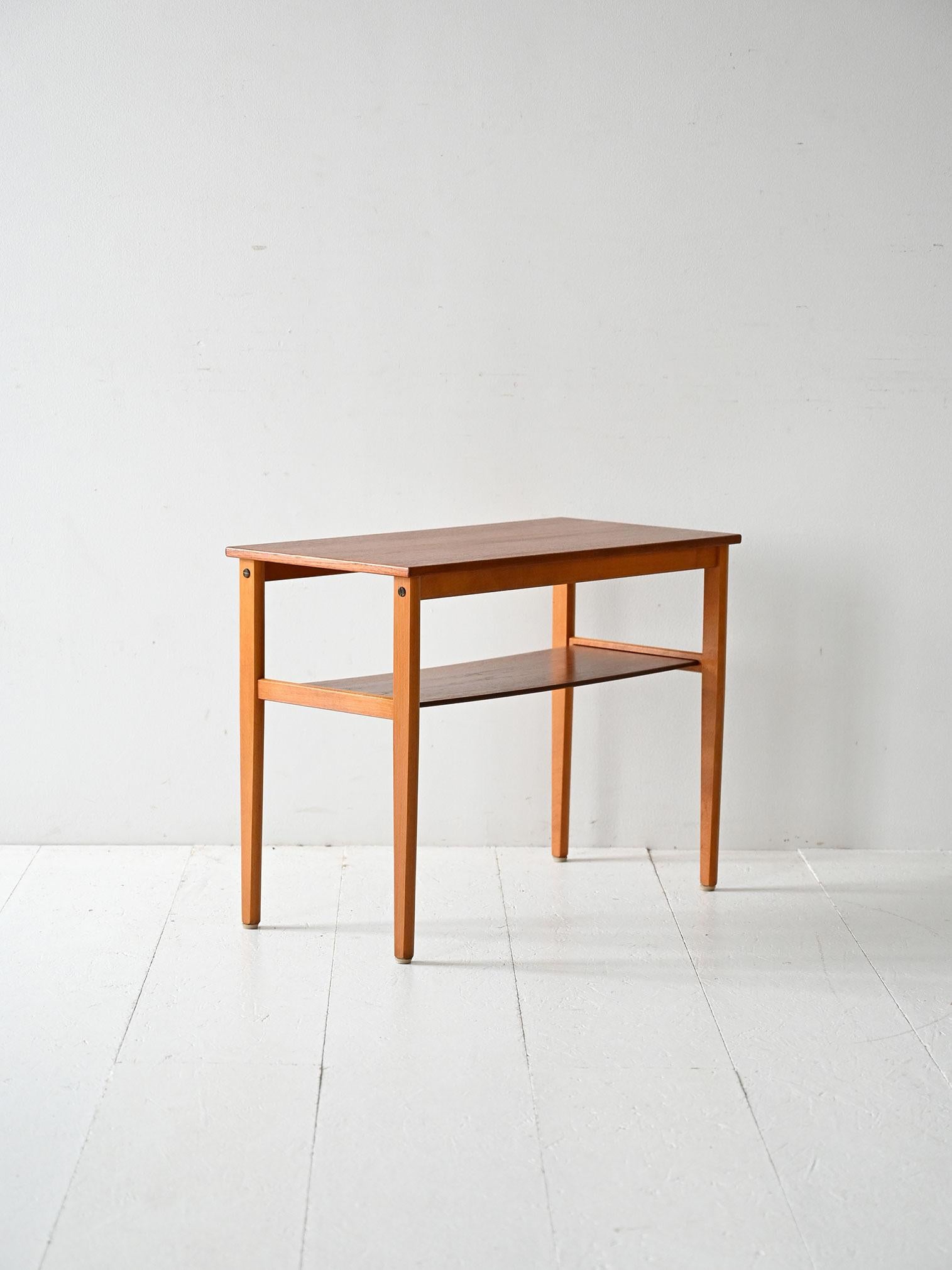 Scandinave moderne Table basse vintage scandinave des années 1950 en hêtre et teck en vente