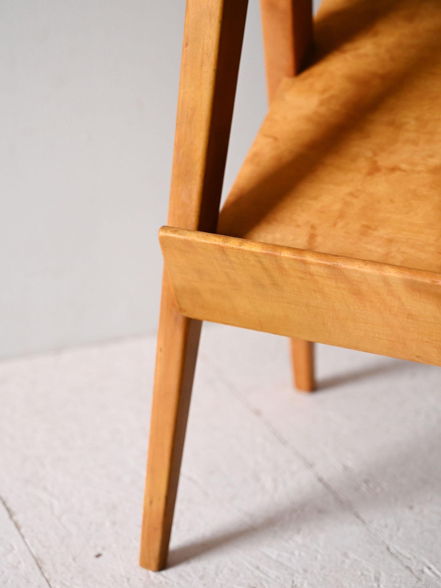 Tavolino scandinavo vintage con espositore in betulla In condizioni buone in vendita a Brescia, IT