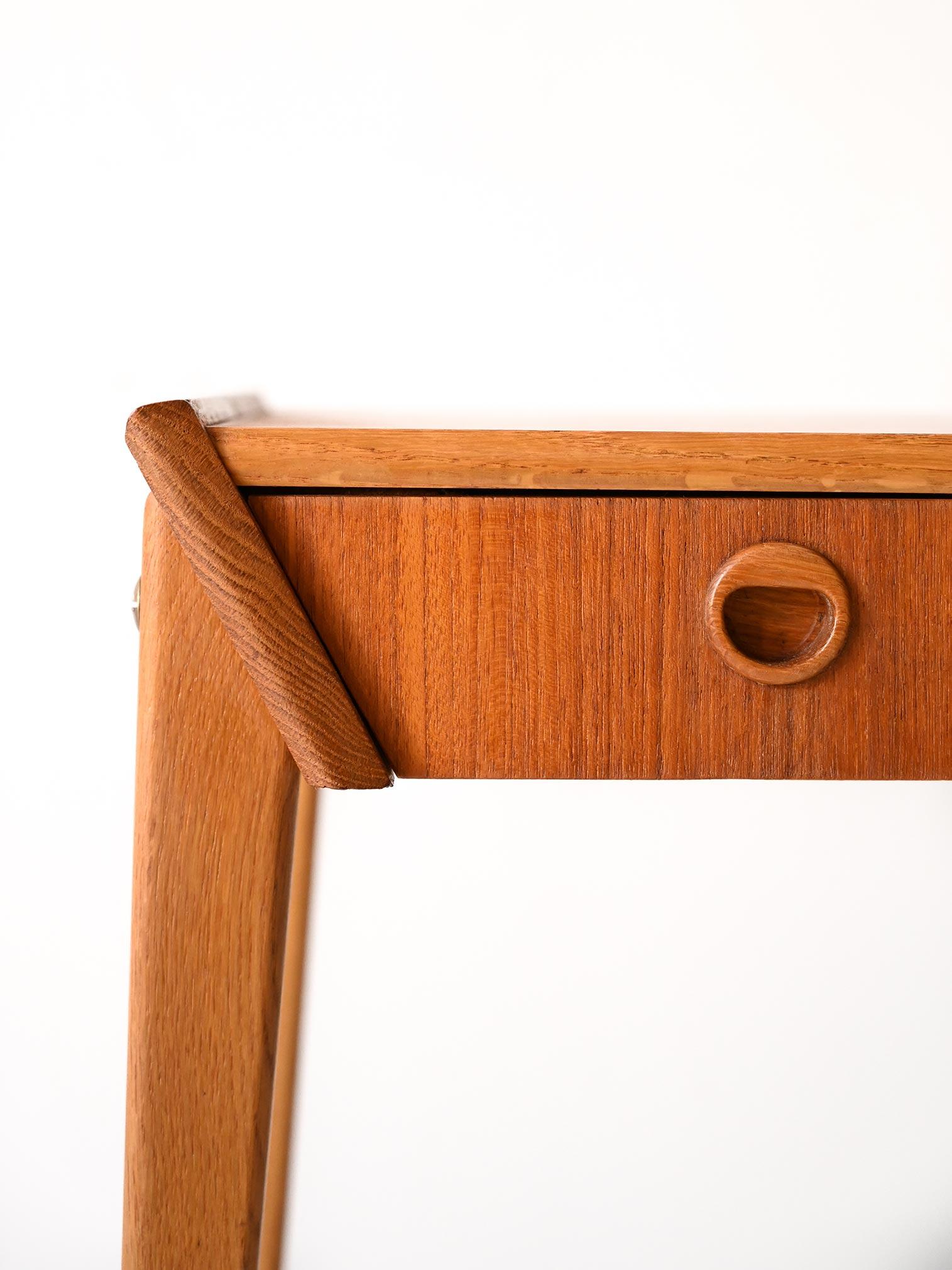 Tavolino scandinavo vintage in teak anni ’60 In Good Condition For Sale In Brescia, IT