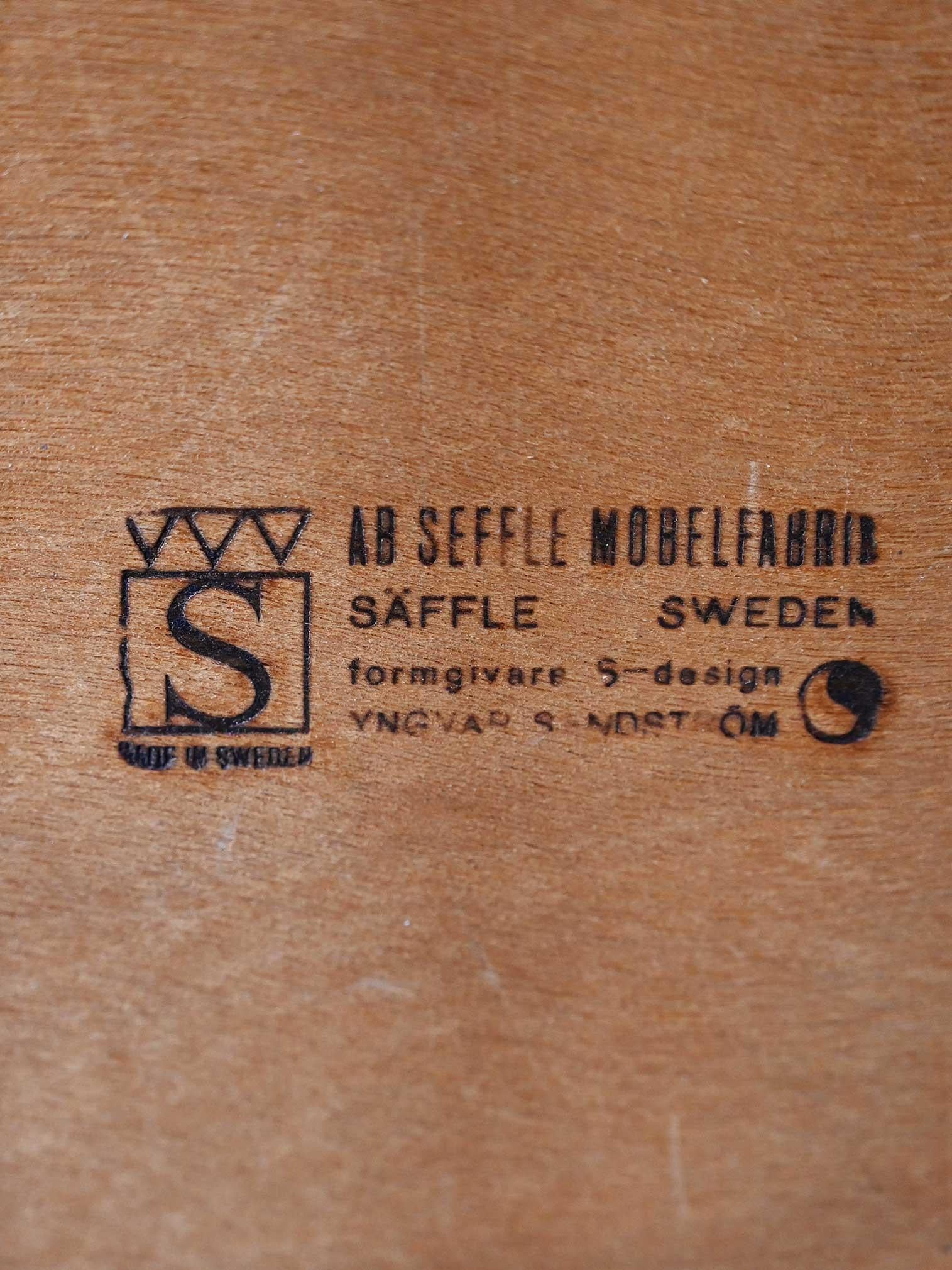Scandinavian vintage teak coffee table, design by Yngvar Sundström For Sale 1