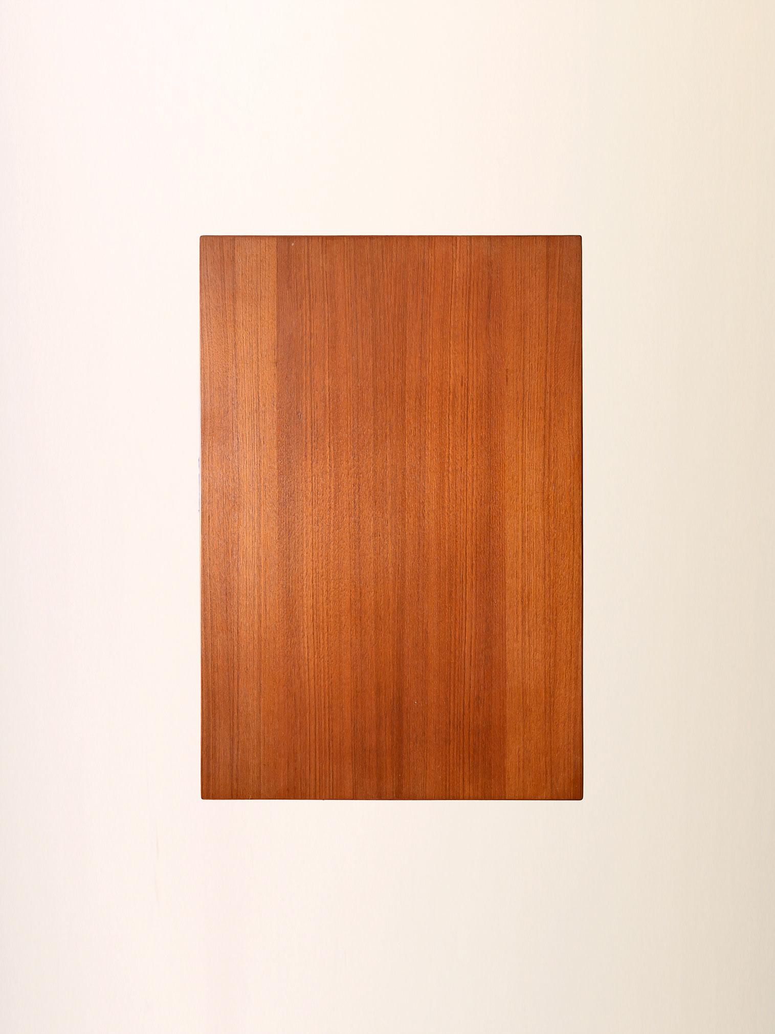 Scandinavian vintage teak coffee table, design by Yngvar Sundström For Sale 2