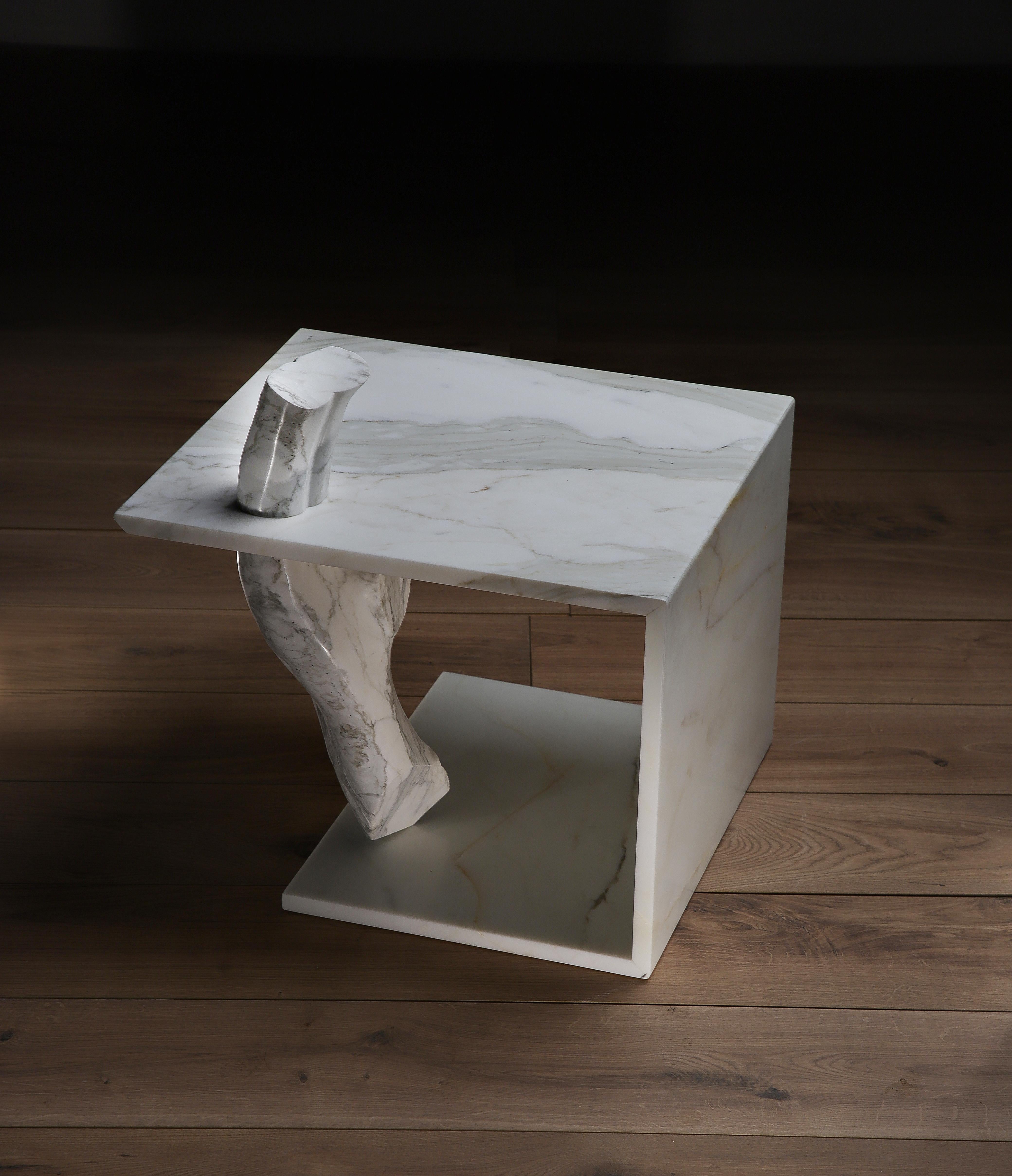 Modern Capolino 1 sculpture coffee table in white veined marble For Sale