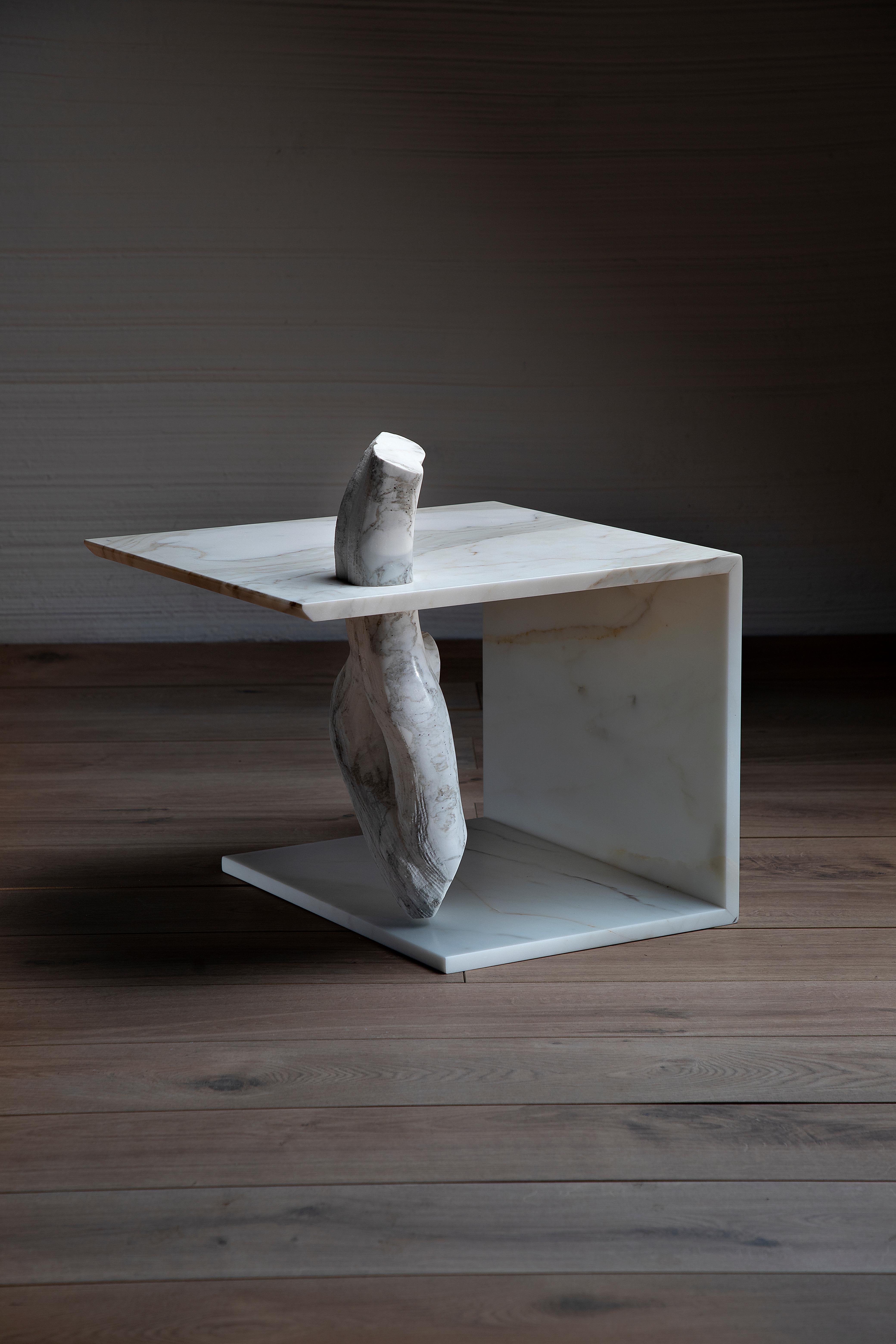 Italian Capolino 1 sculpture coffee table in white veined marble For Sale