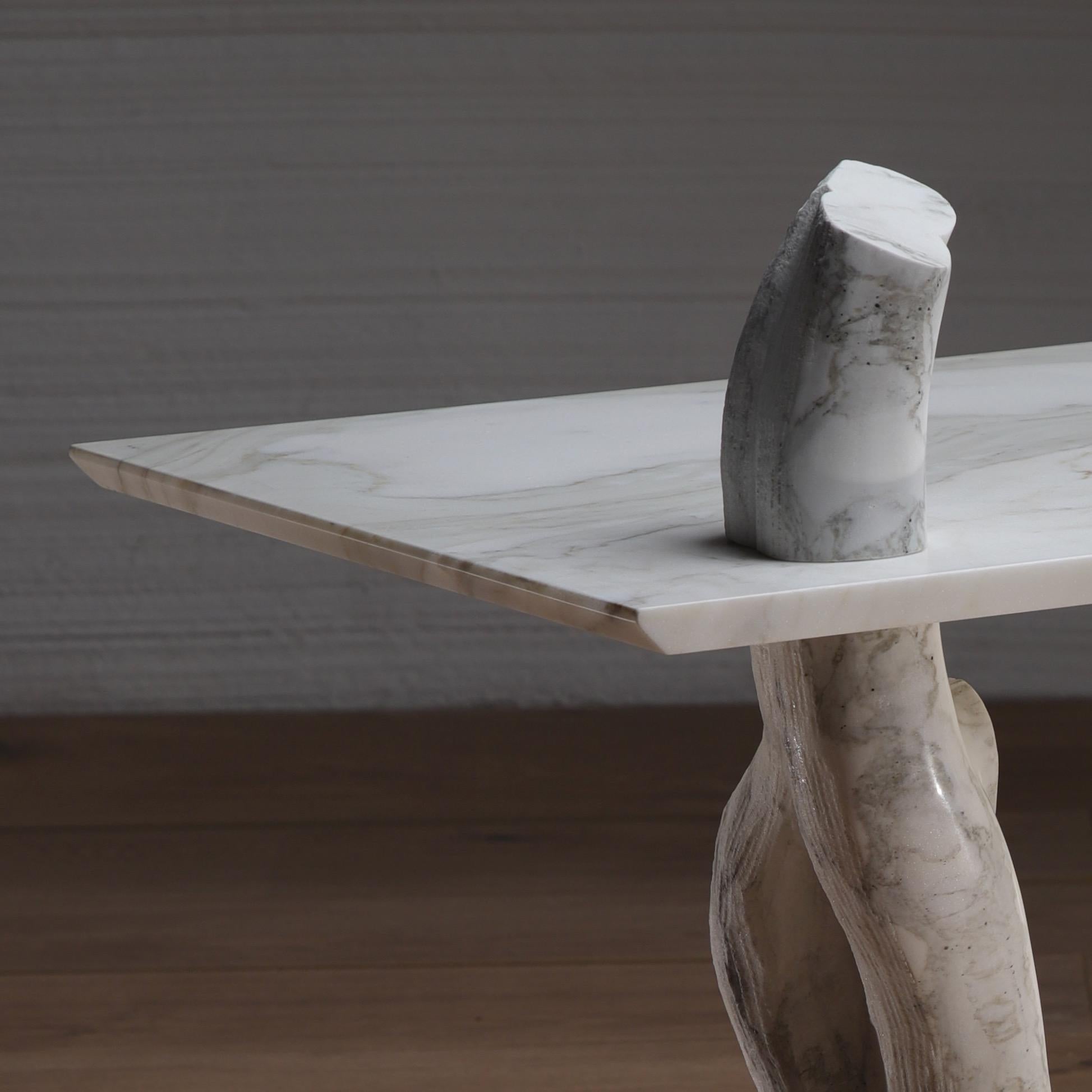 Fait main Table Capolino 1 sculpture en marbre blanc veiné en vente