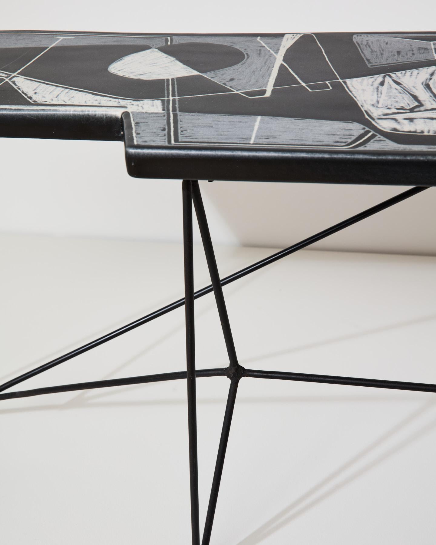 Italian Table sculpture avec plateau en céramique, réalisée par Victor Cerrato, Italie. en vente