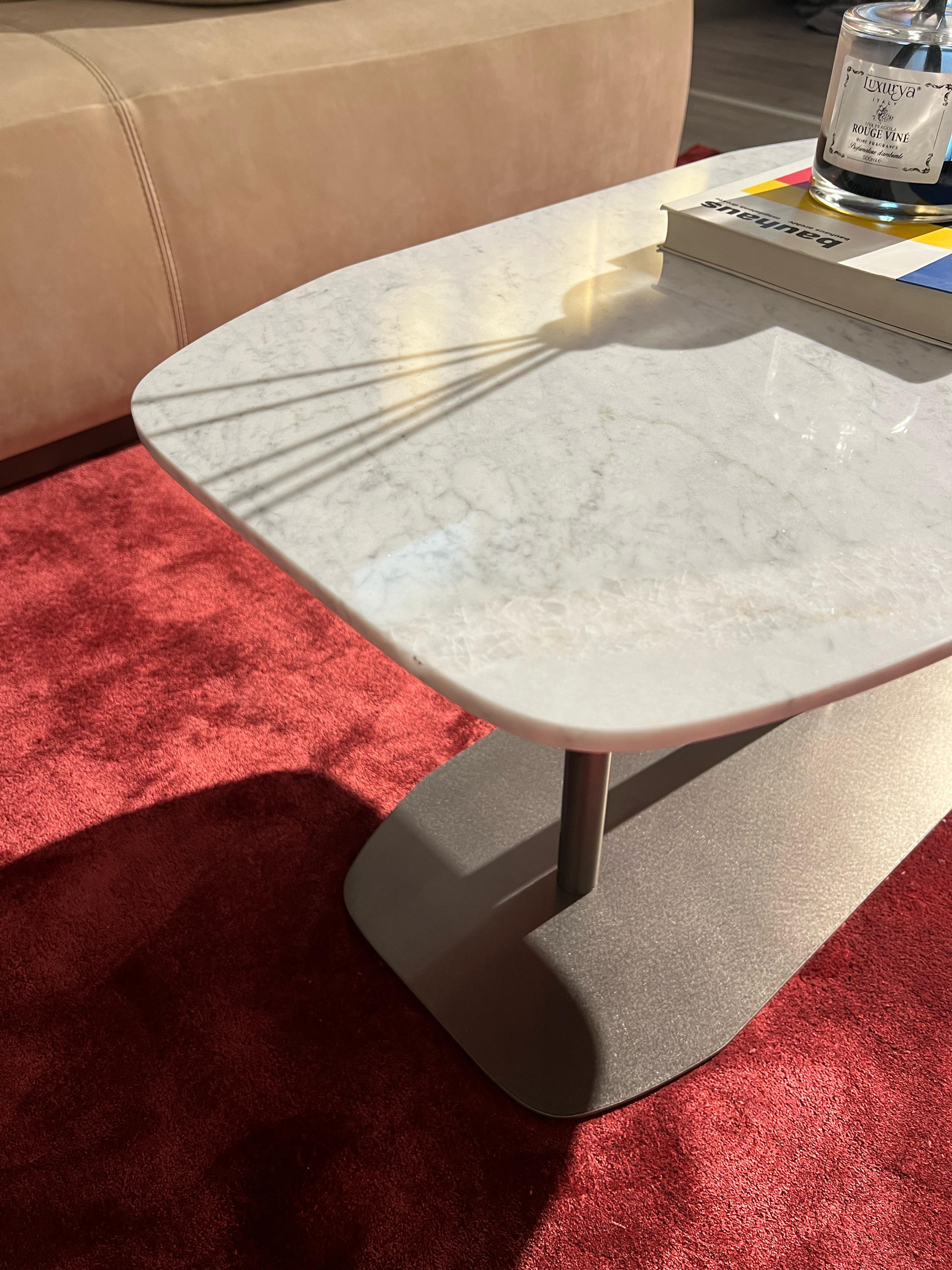 Hand-Crafted Senna coffee table in carrara marble and titanium finish steel frame For Sale