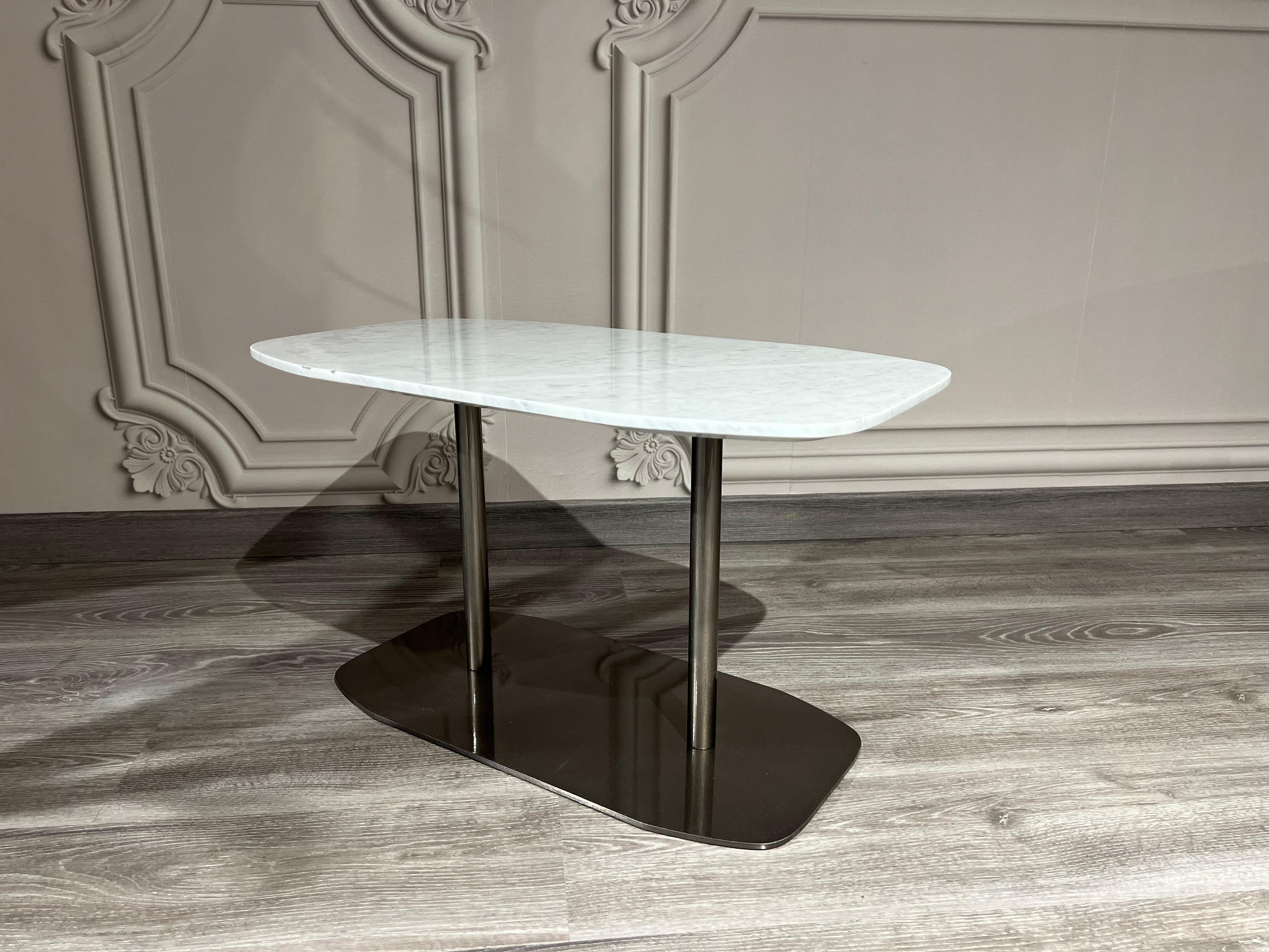 Contemporary Senna coffee table in carrara marble and titanium finish steel frame For Sale