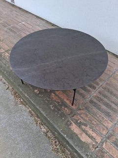 Mesa de centro de la serie Sen de Kensaku Oshiro producida por De Padova, 2016