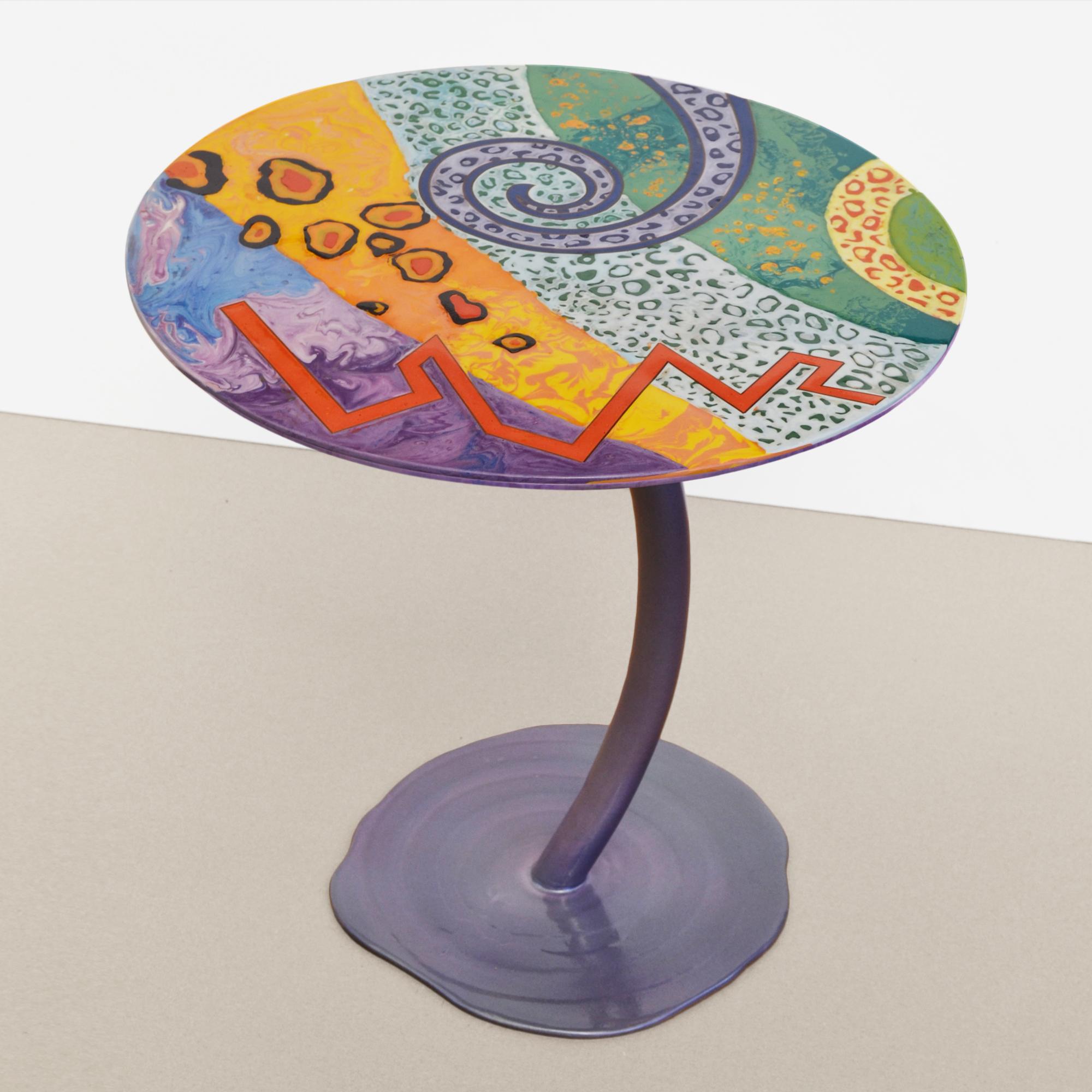 Moderno Tavolino Decorato Base Ferro Viola Cangiante Fatto a Mano da Cupioli Italia in vendita