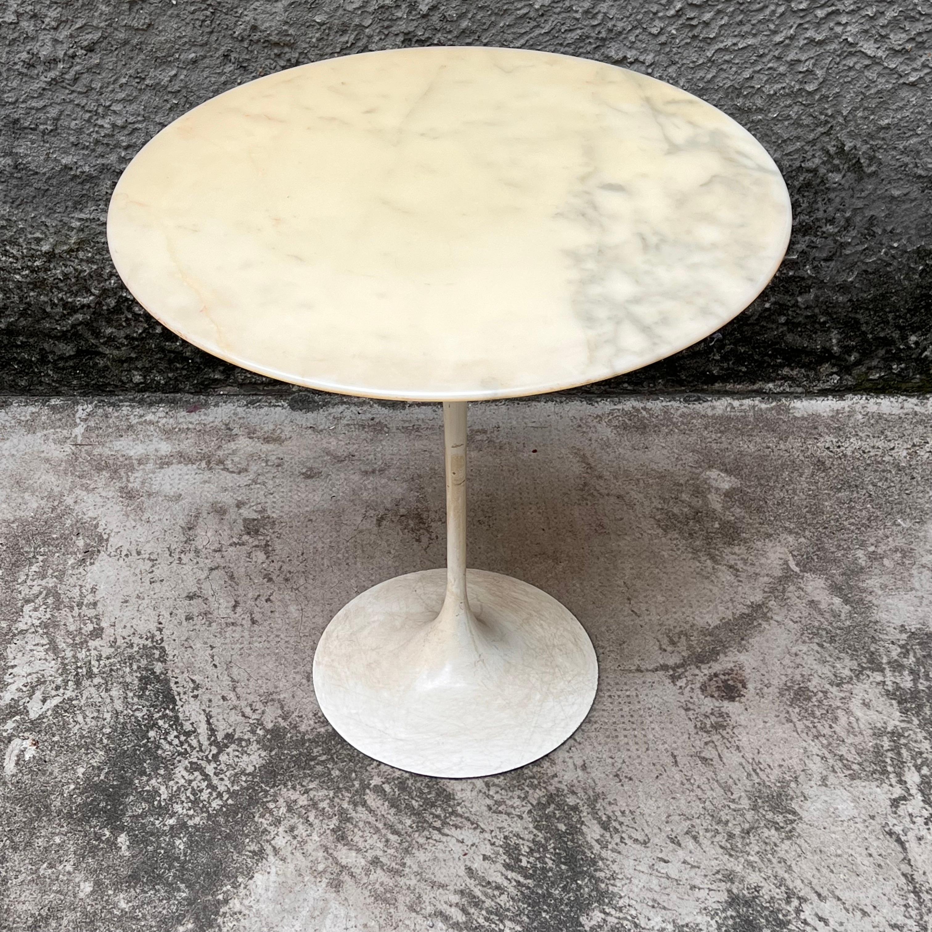 Mid-Century Modern Tavolino Tulip di Eero Saarinen per Knoll - Marmo Bianco Carrara - Anni '60